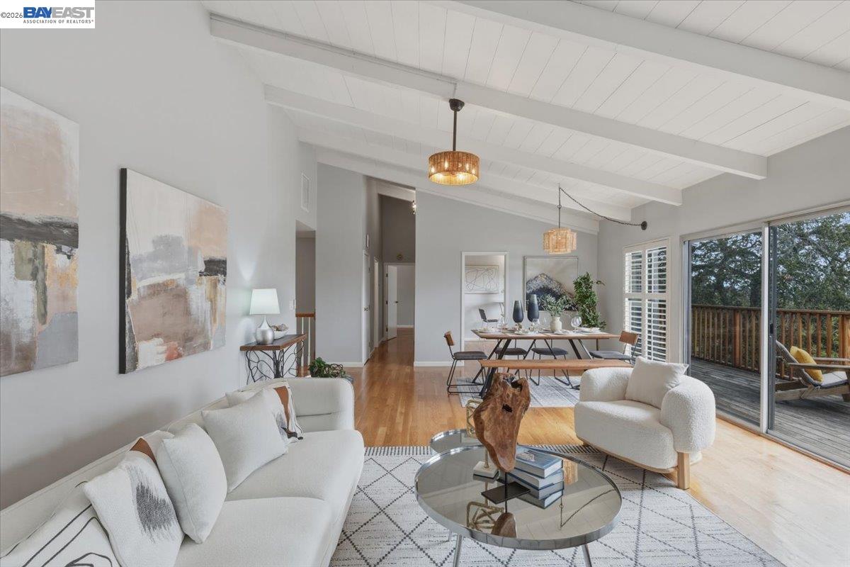 Detail Gallery Image 14 of 44 For 6130 Harbord Dr, Oakland,  CA 94611 - 3 Beds | 3 Baths