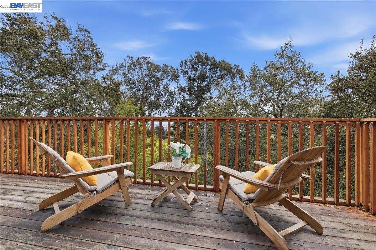 Detail Gallery Image 19 of 44 For 6130 Harbord Dr, Oakland,  CA 94611 - 3 Beds | 3 Baths