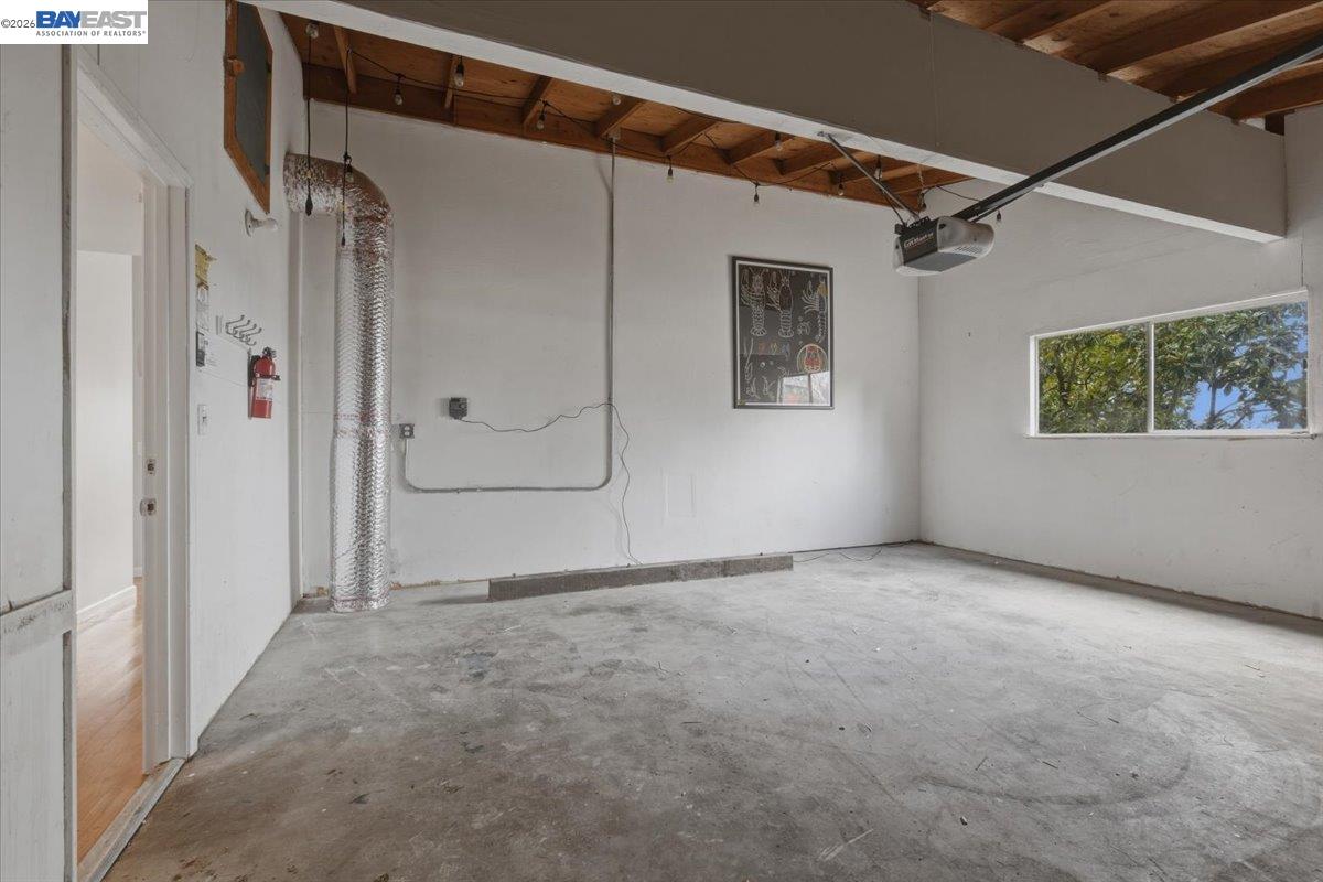 Detail Gallery Image 28 of 43 For 6130 Harbord Dr, Oakland,  CA 94611 - 3 Beds | 3 Baths