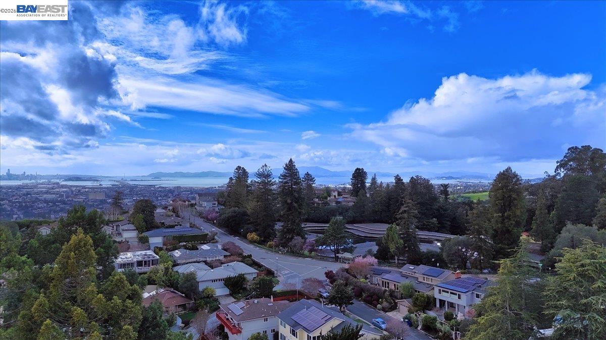 Detail Gallery Image 33 of 43 For 6130 Harbord Dr, Oakland,  CA 94611 - 3 Beds | 3 Baths