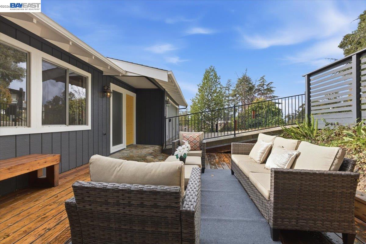 Detail Gallery Image 37 of 43 For 6130 Harbord Dr, Oakland,  CA 94611 - 3 Beds | 3 Baths