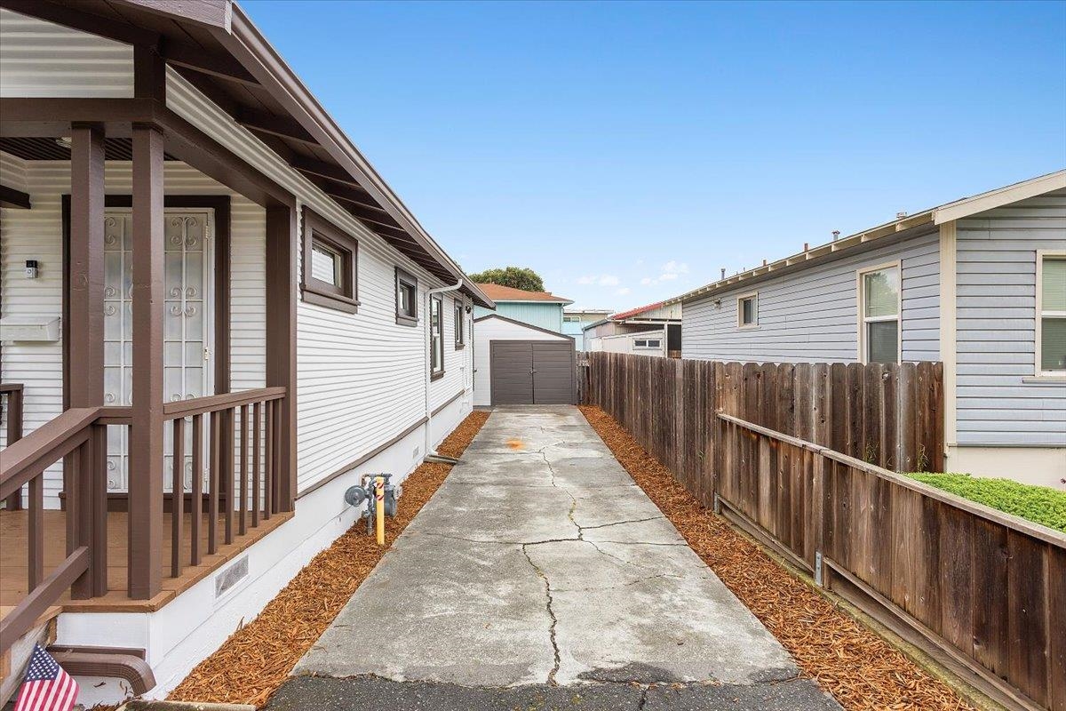 Detail Gallery Image 4 of 28 For 409 Foothill Blvd, San Leandro,  CA 94577 - 2 Beds | 1 Baths