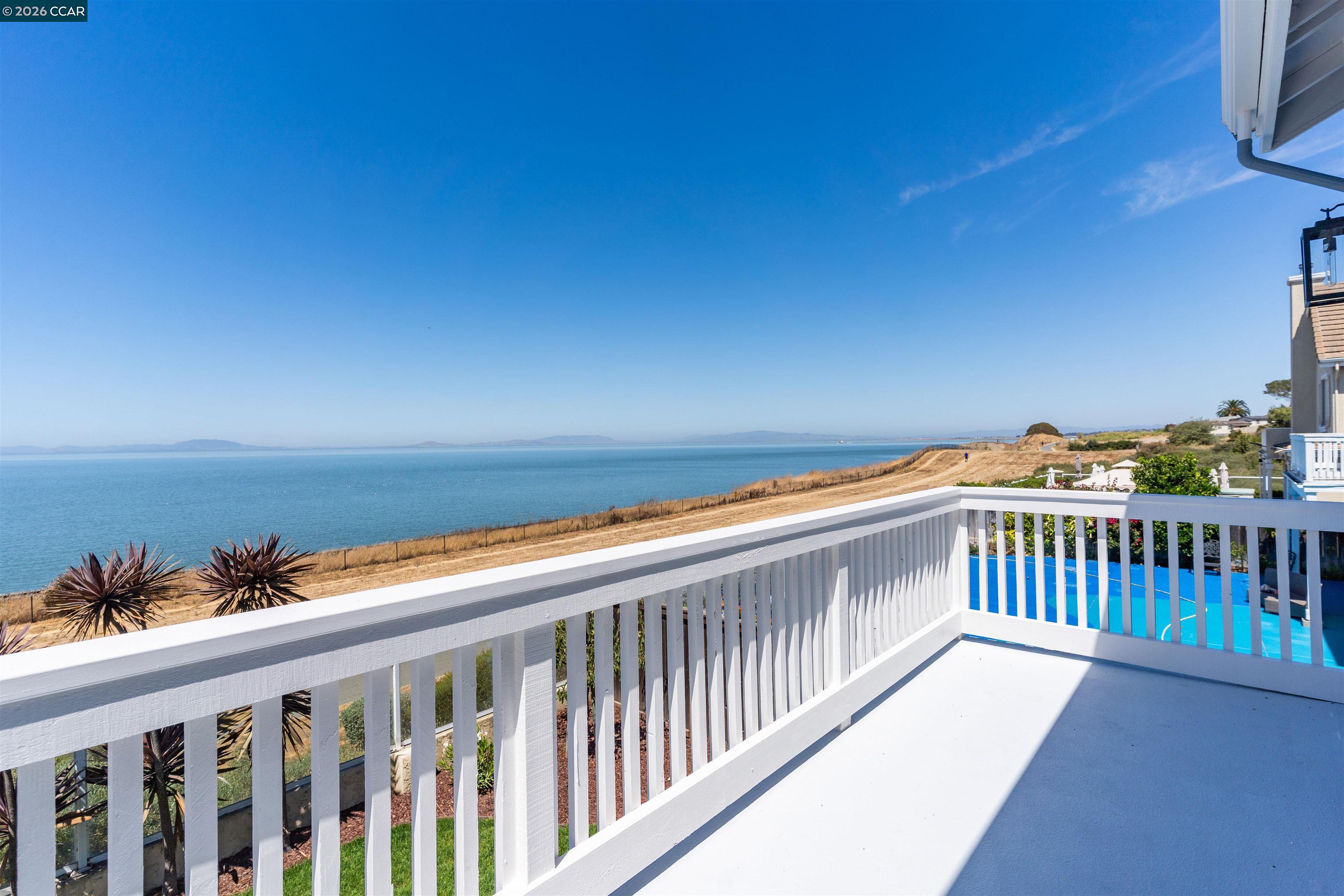 Detail Gallery Image 17 of 24 For 1105 Rock Harbor Point, Hercules,  CA 94547 - 5 Beds | 4 Baths