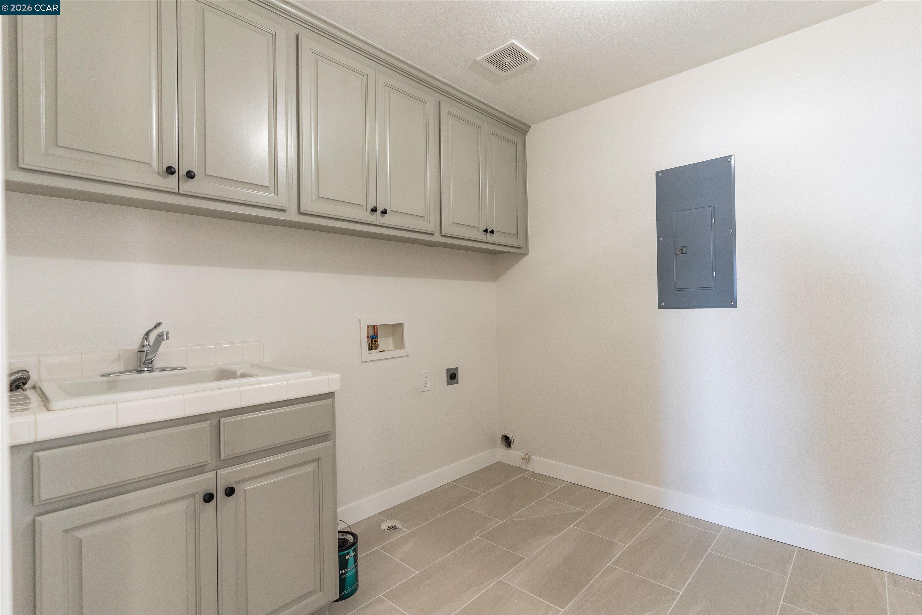 Detail Gallery Image 18 of 24 For 1105 Rock Harbor Point, Hercules,  CA 94547 - 5 Beds | 4 Baths