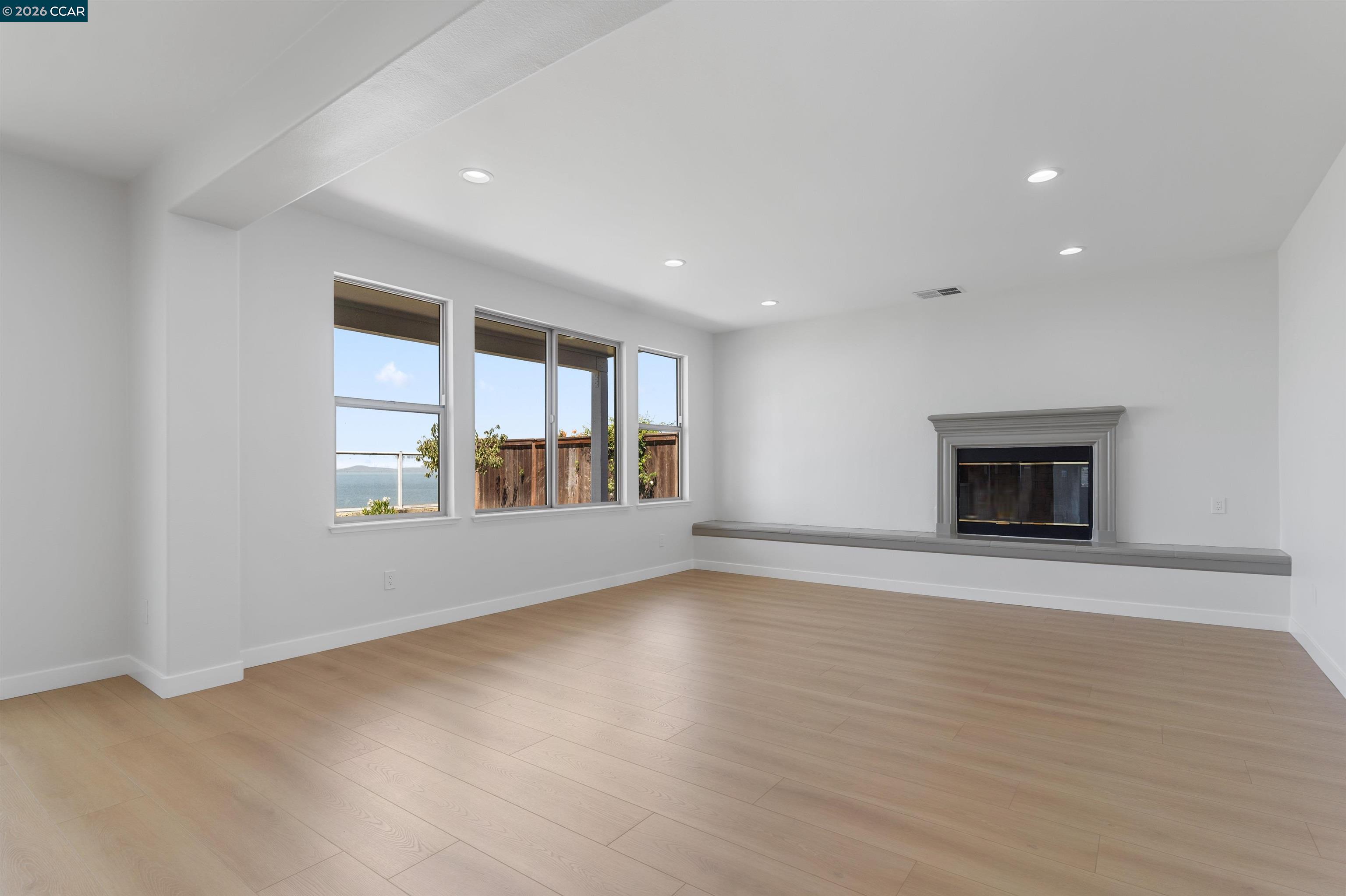 Detail Gallery Image 3 of 24 For 1105 Rock Harbor Point, Hercules,  CA 94547 - 5 Beds | 4 Baths