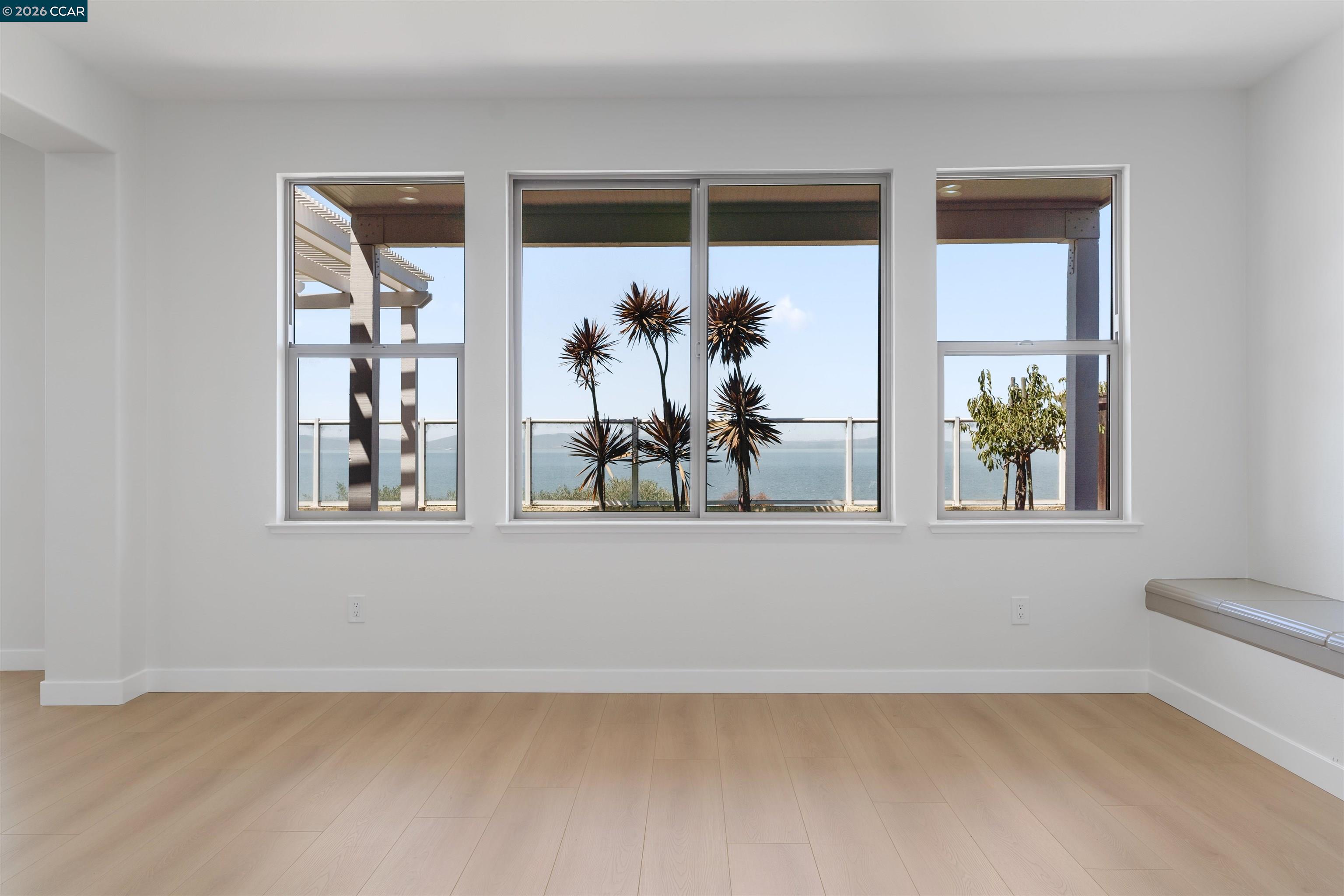 Detail Gallery Image 4 of 24 For 1105 Rock Harbor Point, Hercules,  CA 94547 - 5 Beds | 4 Baths