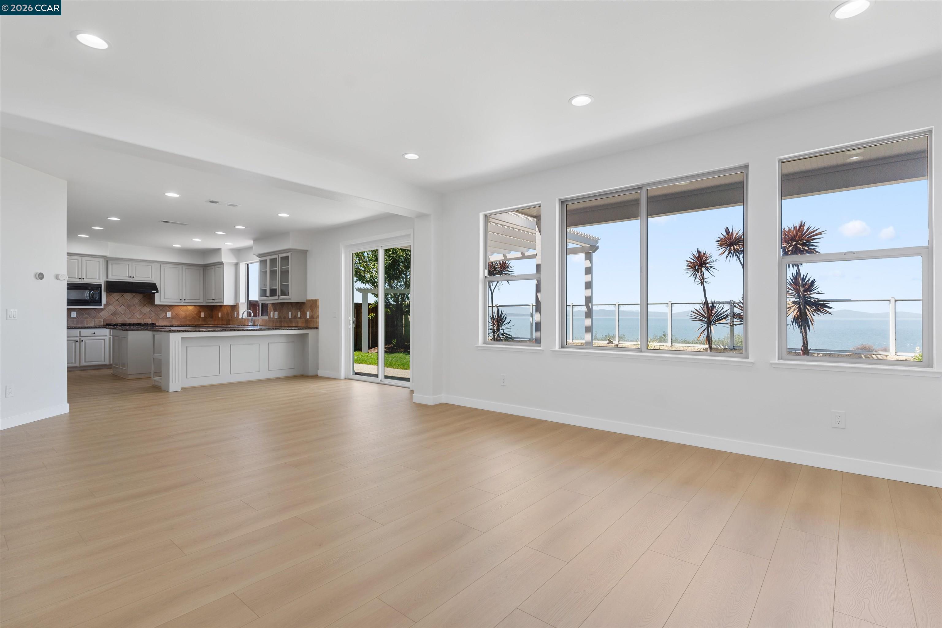 Detail Gallery Image 5 of 24 For 1105 Rock Harbor Point, Hercules,  CA 94547 - 5 Beds | 4 Baths