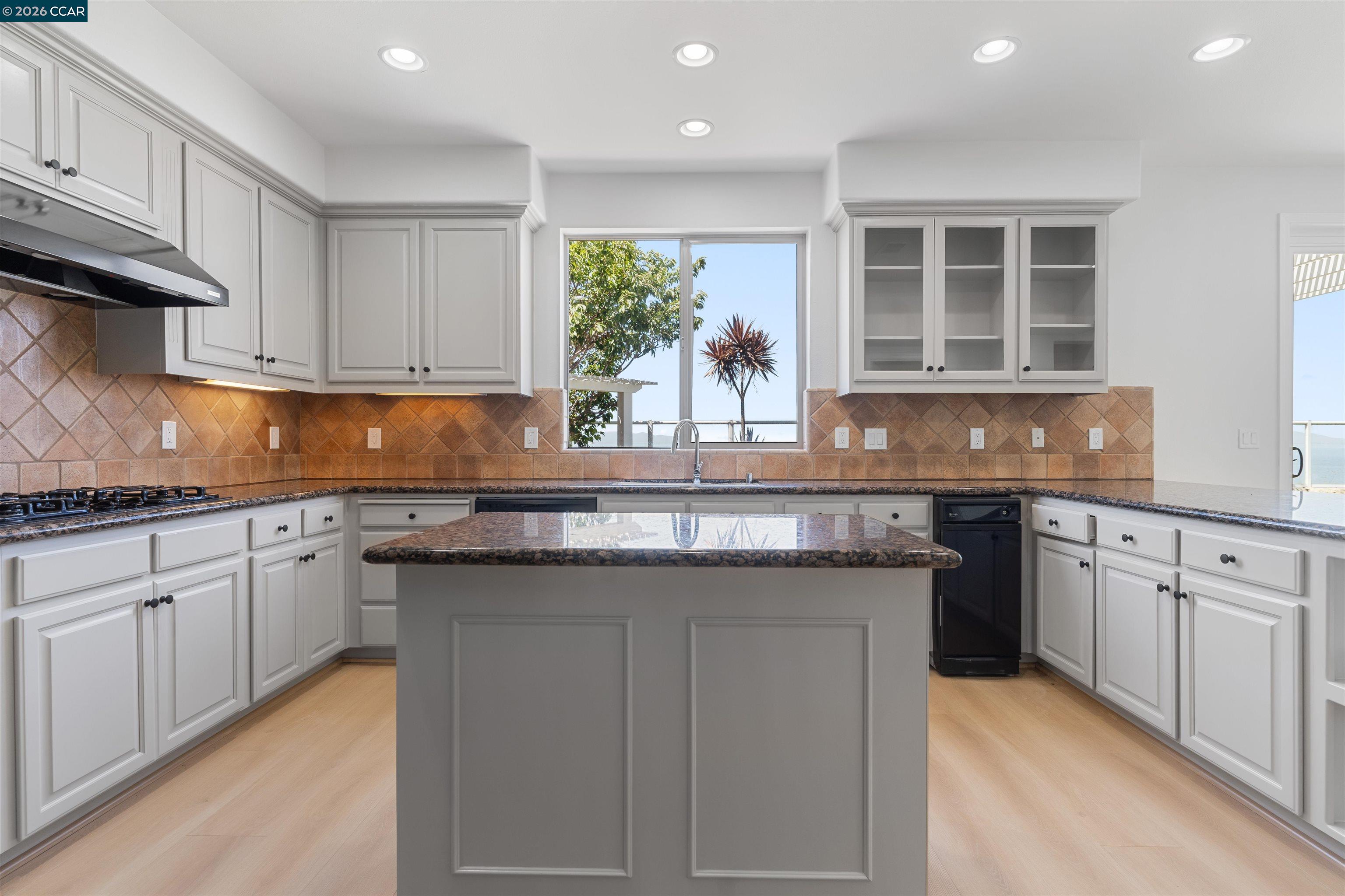 Detail Gallery Image 7 of 24 For 1105 Rock Harbor Point, Hercules,  CA 94547 - 5 Beds | 4 Baths