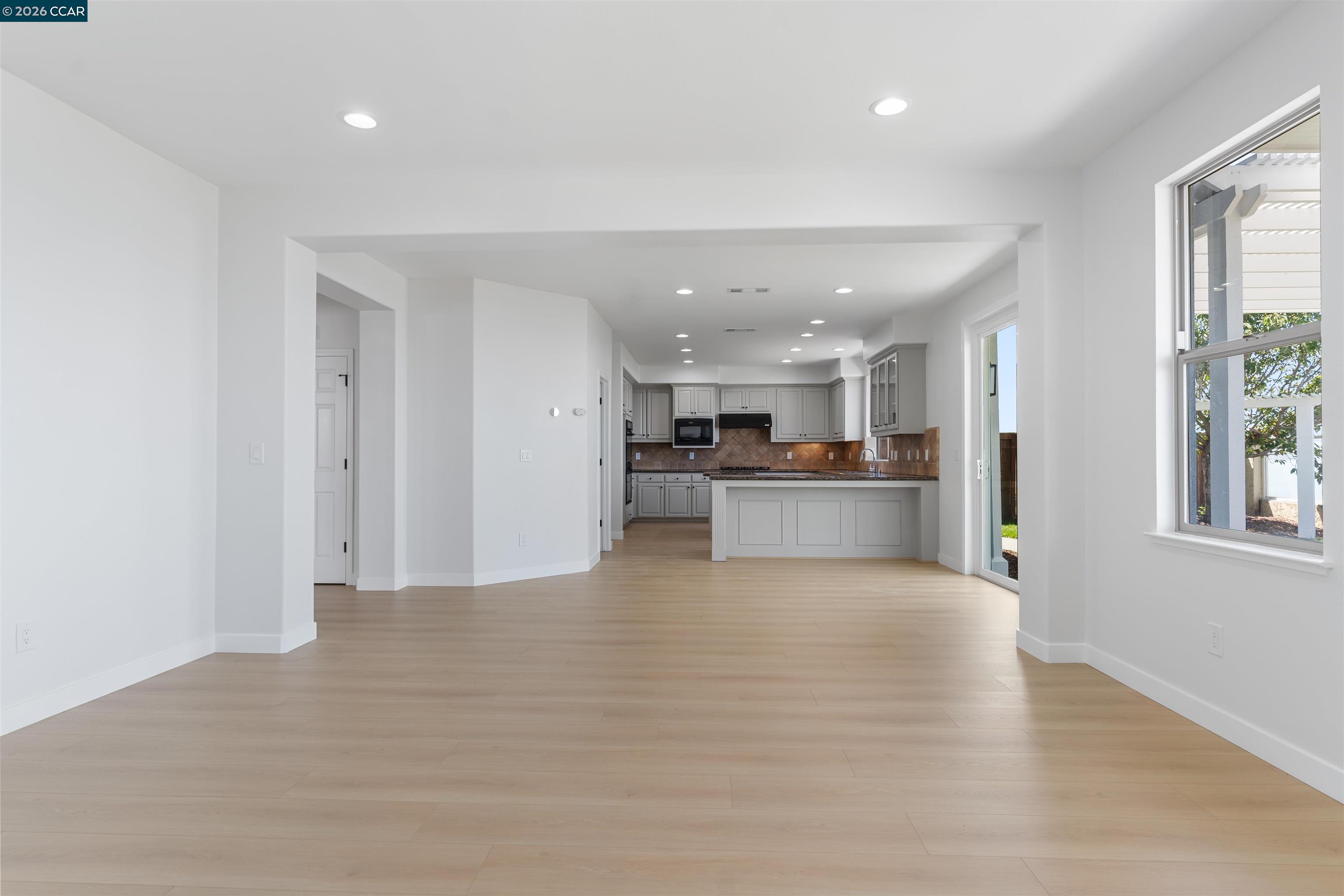 Detail Gallery Image 8 of 24 For 1105 Rock Harbor Point, Hercules,  CA 94547 - 5 Beds | 4 Baths