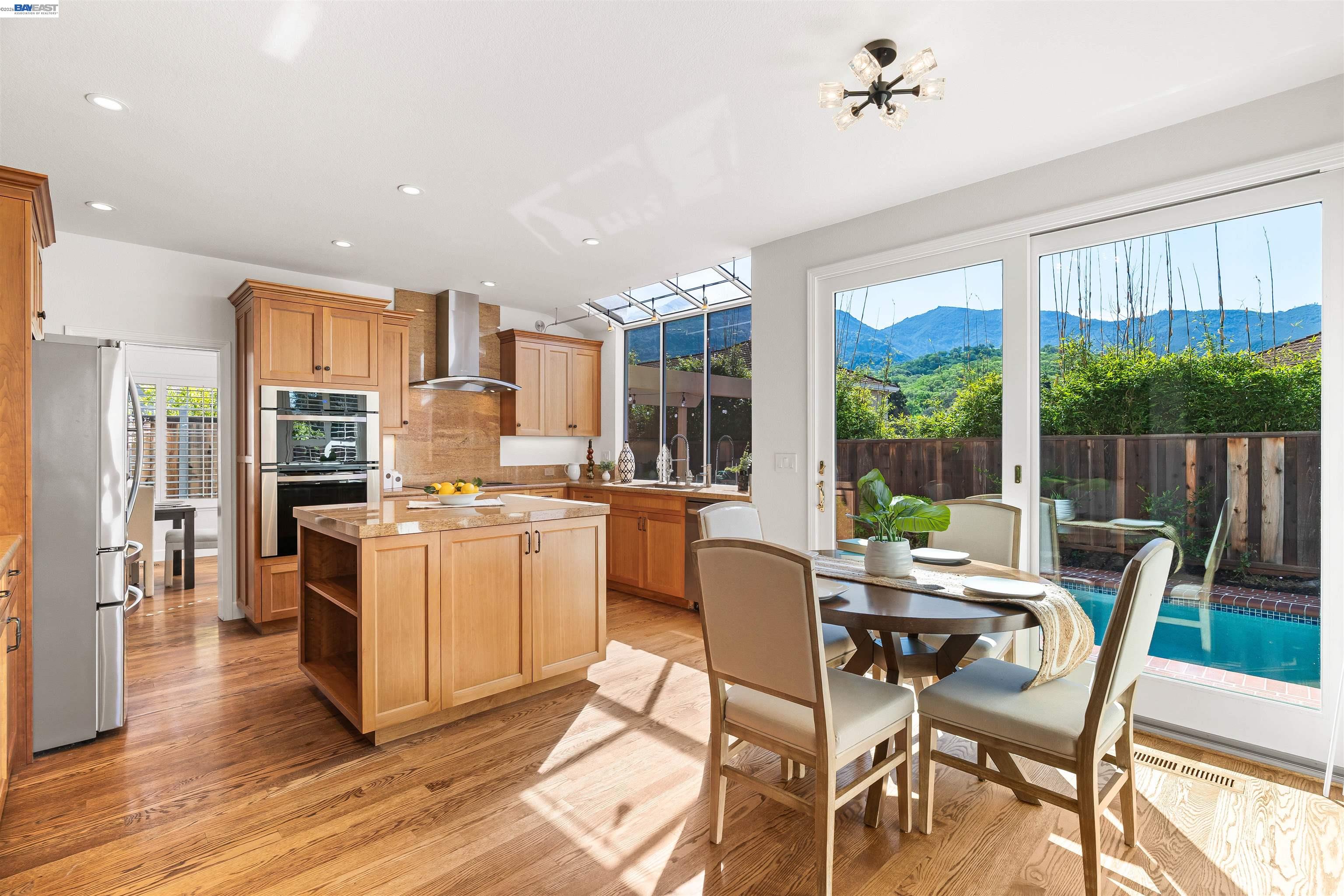 Detail Gallery Image 14 of 39 For 258 El Pueblo Place, Clayton,  CA 94517-9998 - 5 Beds | 3 Baths