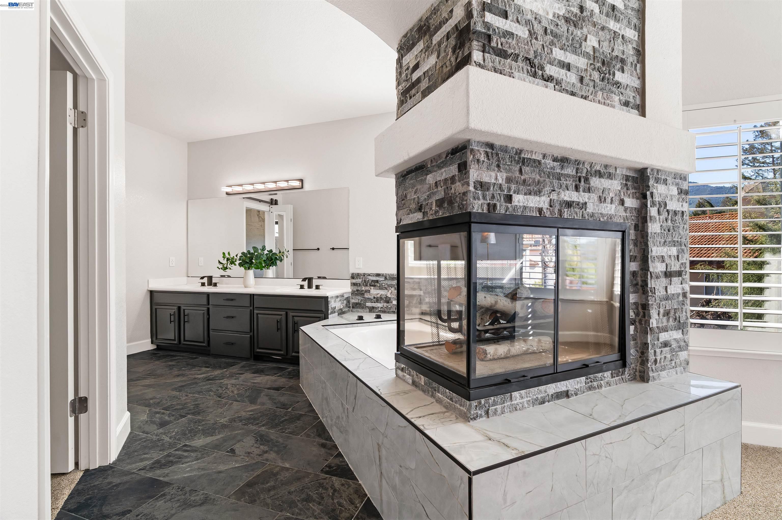 Detail Gallery Image 23 of 39 For 258 El Pueblo Place, Clayton,  CA 94517-9998 - 5 Beds | 3 Baths