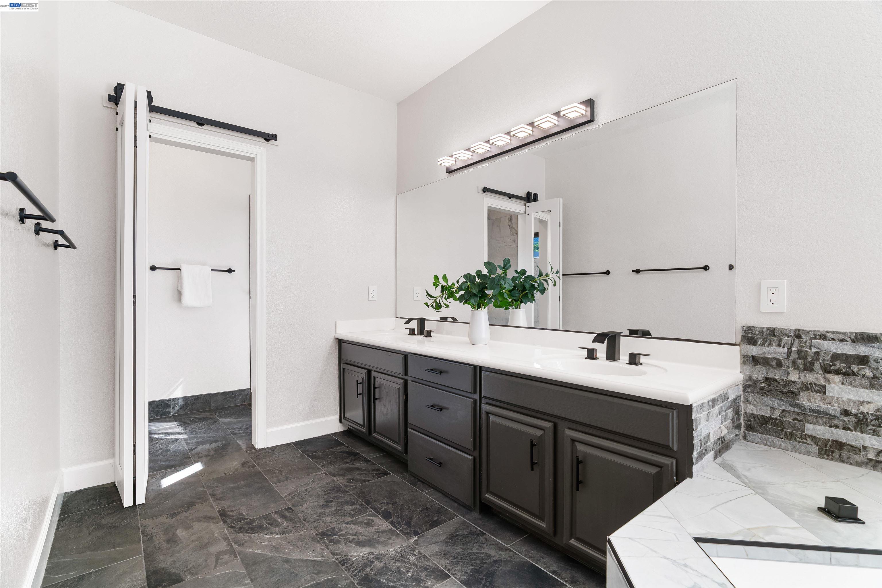 Detail Gallery Image 25 of 39 For 258 El Pueblo Place, Clayton,  CA 94517-9998 - 5 Beds | 3 Baths