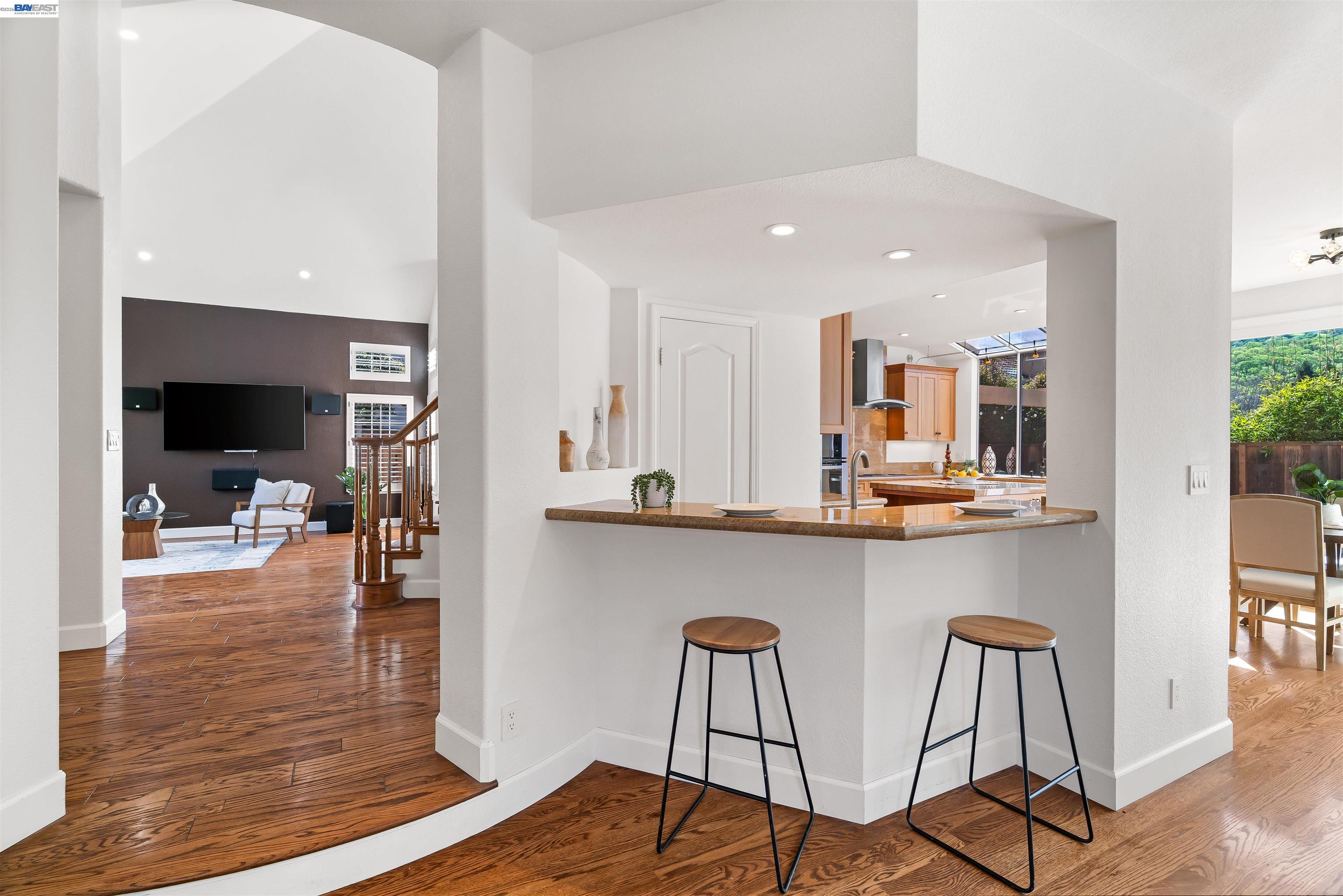 Detail Gallery Image 10 of 39 For 258 El Pueblo Place, Clayton,  CA 94517-9998 - 5 Beds | 3 Baths