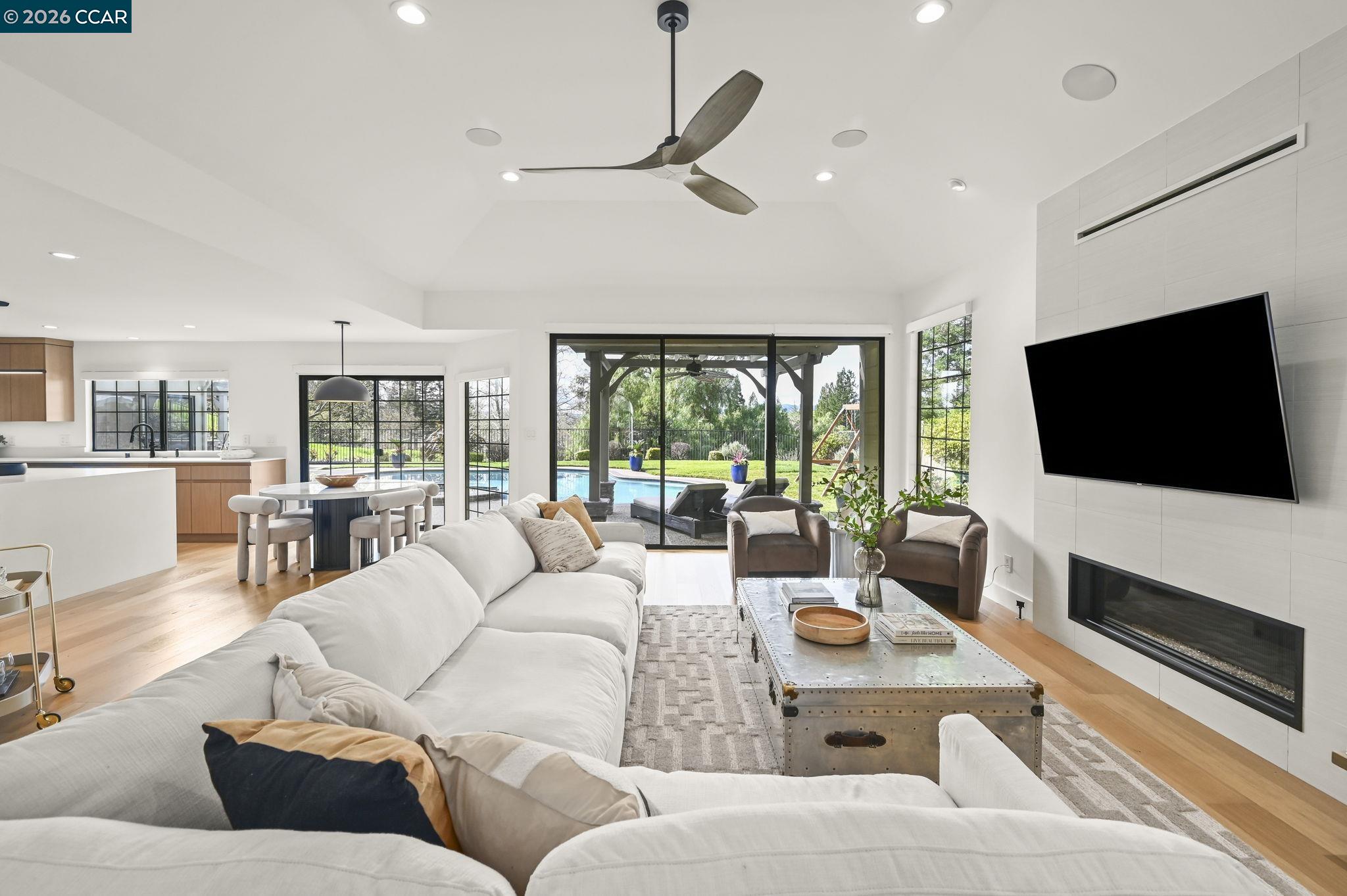 Detail Gallery Image 14 of 56 For 4060 Sugar Maple Dr, Danville,  CA 94506 - 4 Beds | 3 Baths