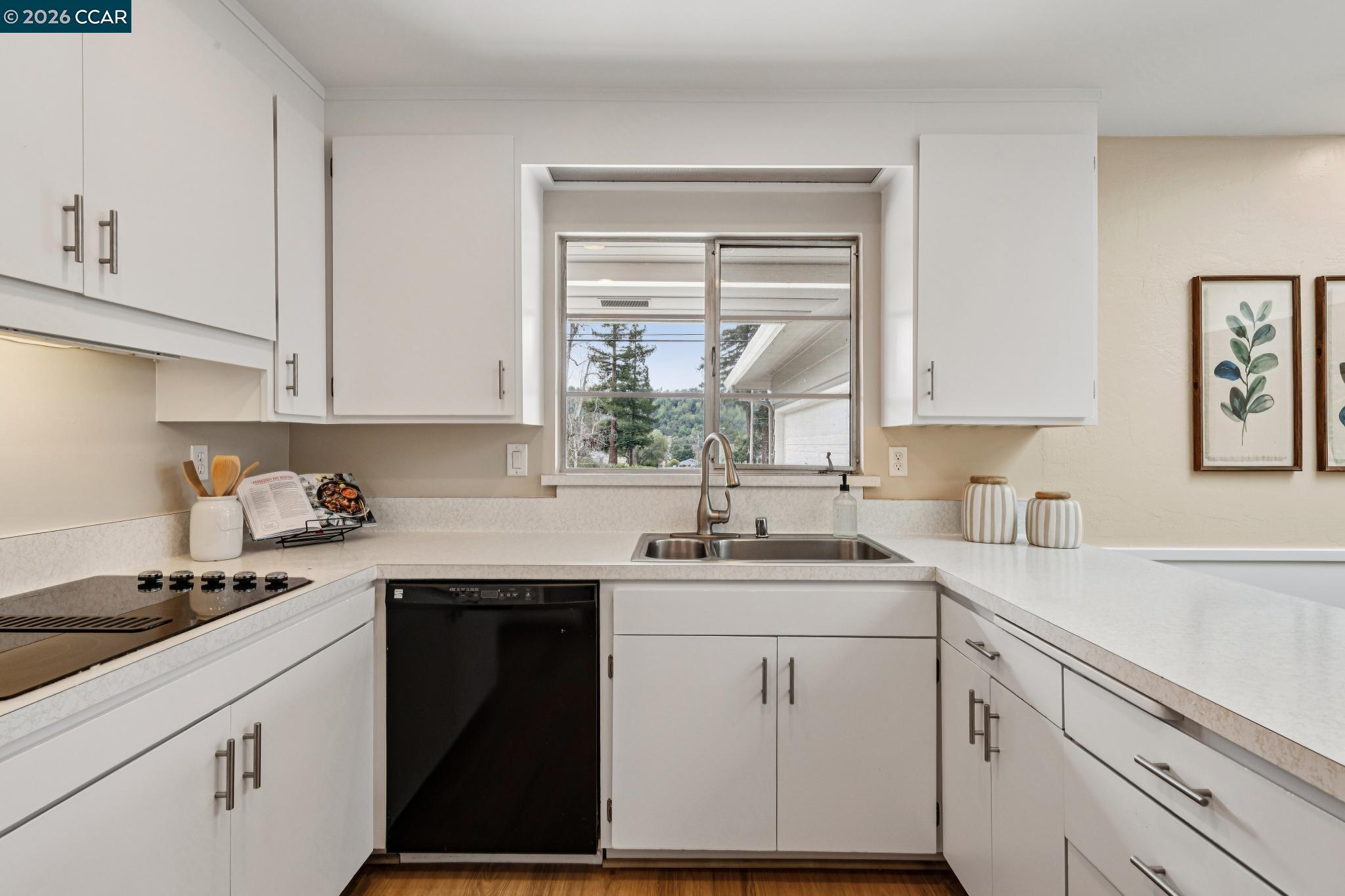 Detail Gallery Image 12 of 46 For 1103 Larch Avenue, Moraga,  CA 94556 - 3 Beds | 2 Baths