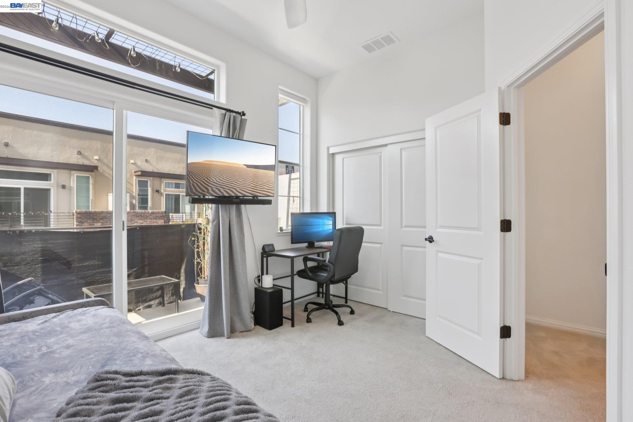 Detail Gallery Image 13 of 26 For 2870 Derbyline Ln, Alameda,  CA 94501 - 2 Beds | 1/1 Baths