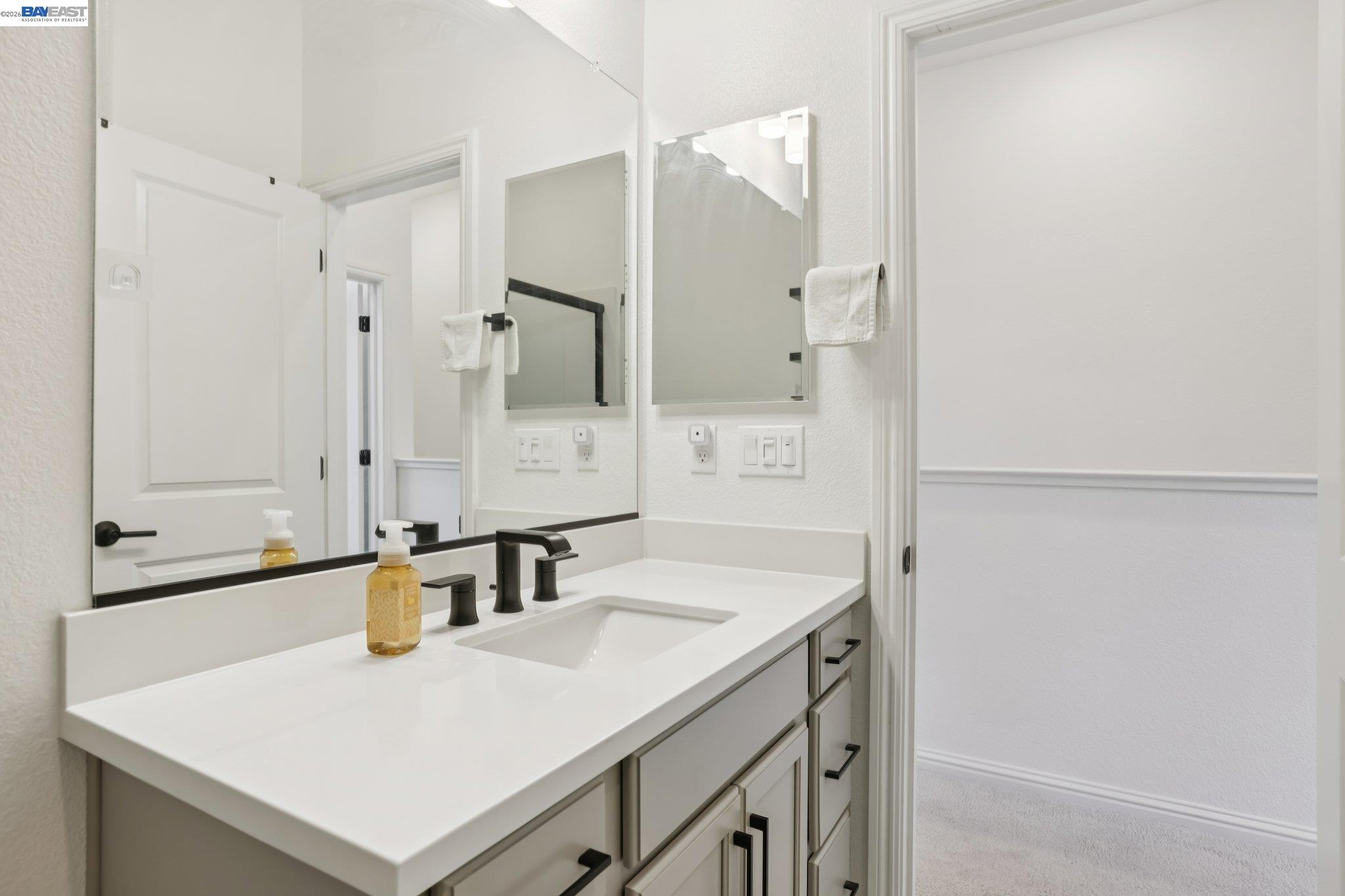 Detail Gallery Image 15 of 26 For 2870 Derbyline Ln, Alameda,  CA 94501 - 2 Beds | 1/1 Baths