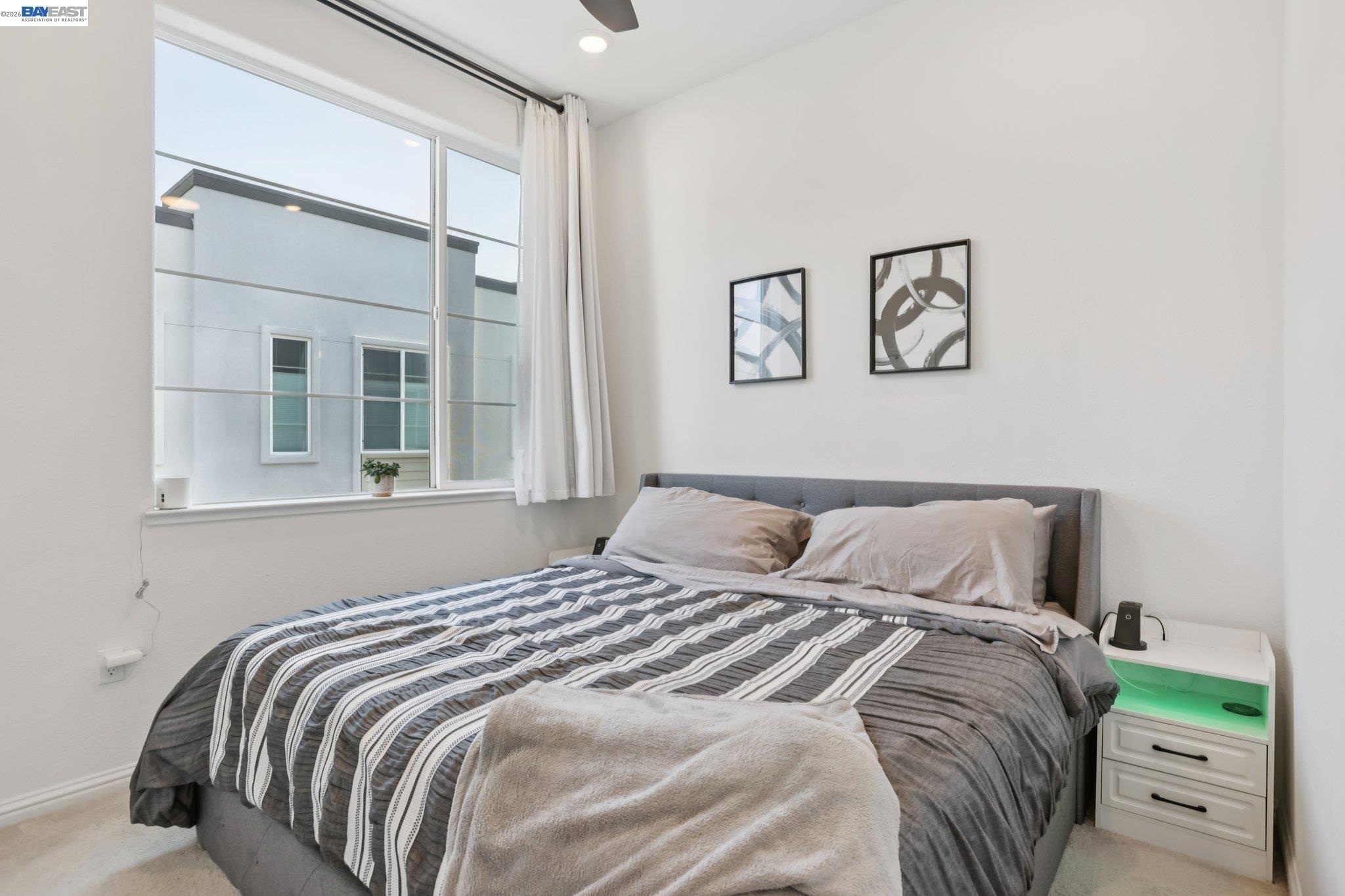 Detail Gallery Image 16 of 26 For 2870 Derbyline Ln, Alameda,  CA 94501 - 2 Beds | 1/1 Baths