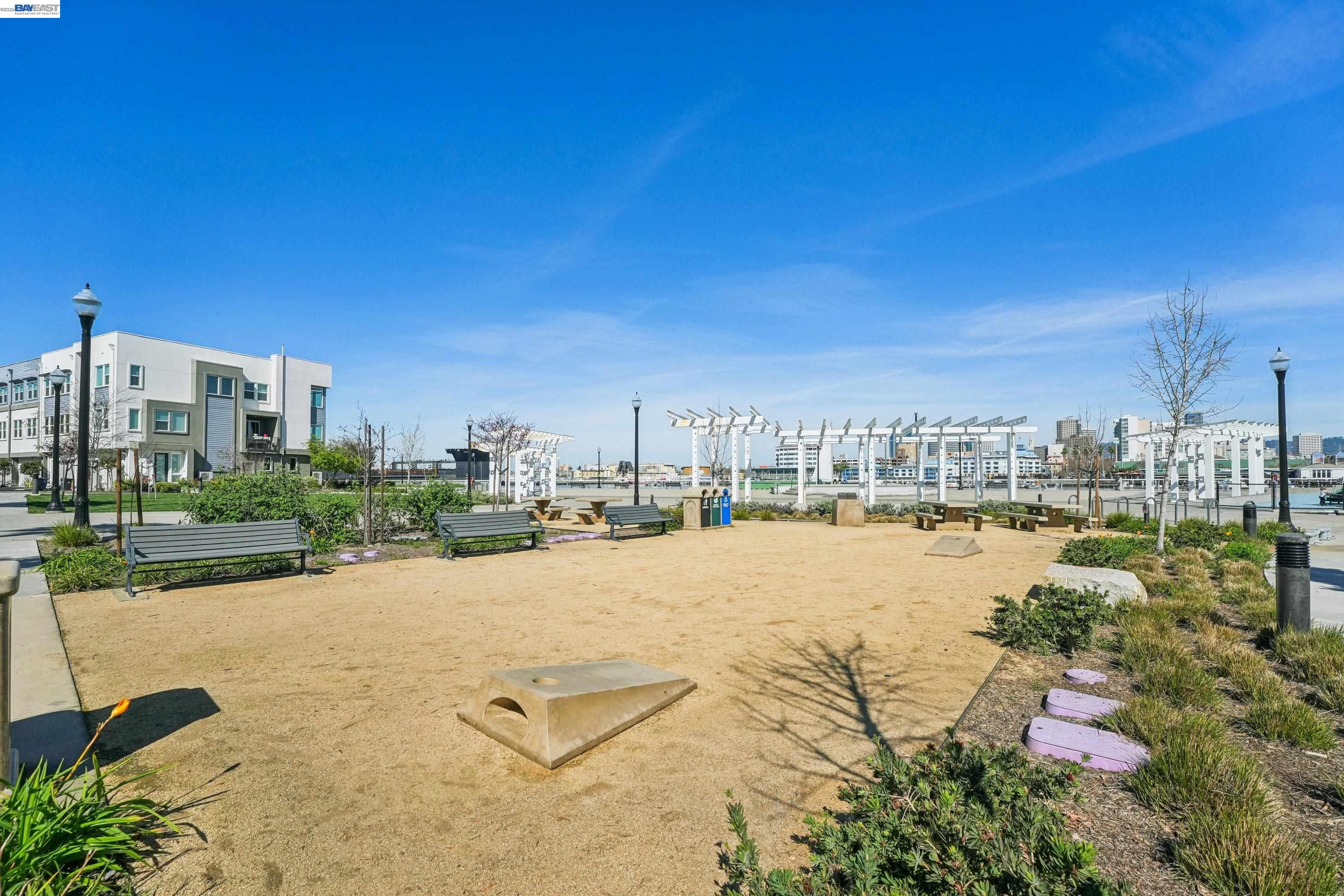 Detail Gallery Image 23 of 26 For 2870 Derbyline Ln, Alameda,  CA 94501 - 2 Beds | 1/1 Baths