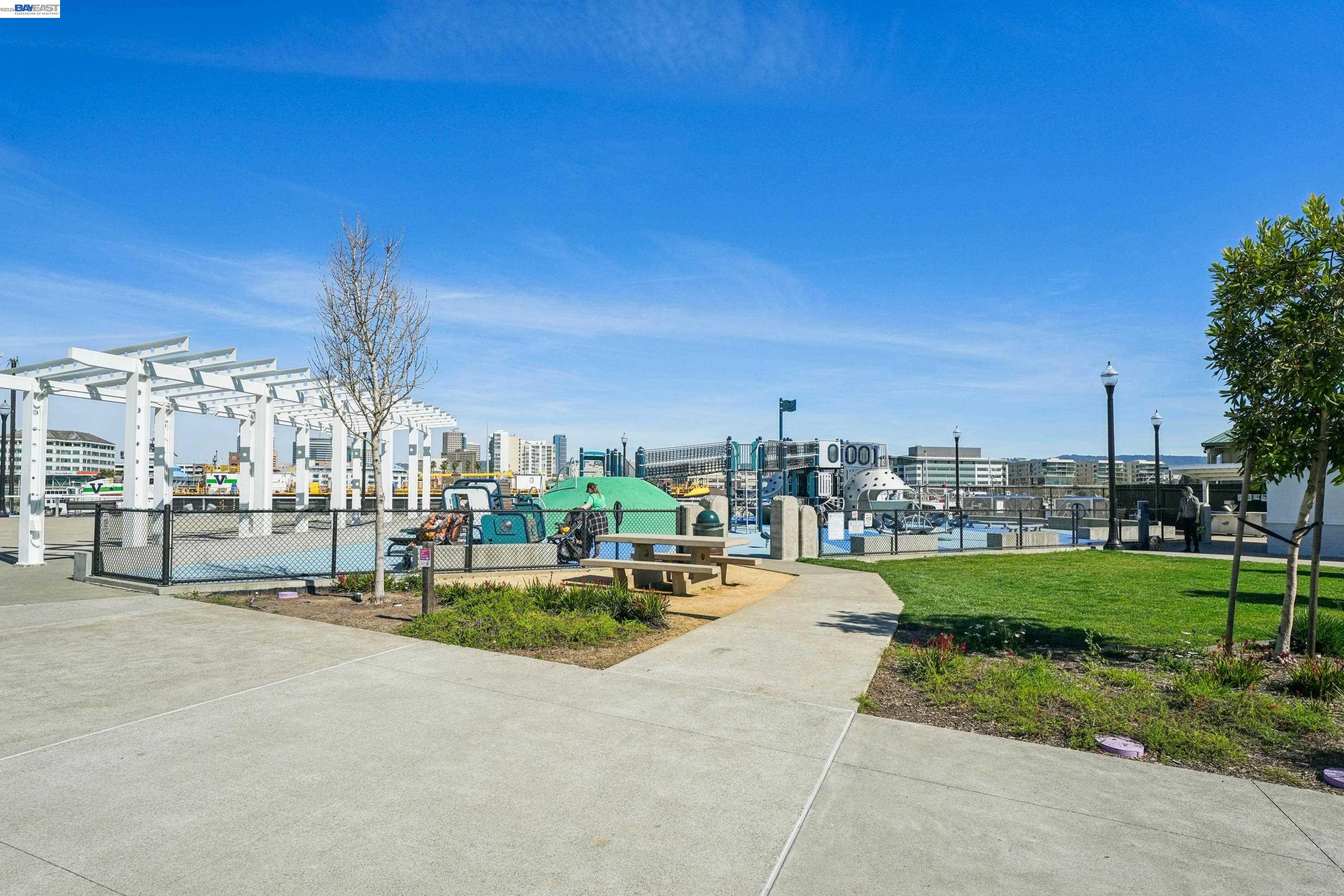 Detail Gallery Image 24 of 26 For 2870 Derbyline Ln, Alameda,  CA 94501 - 2 Beds | 1/1 Baths