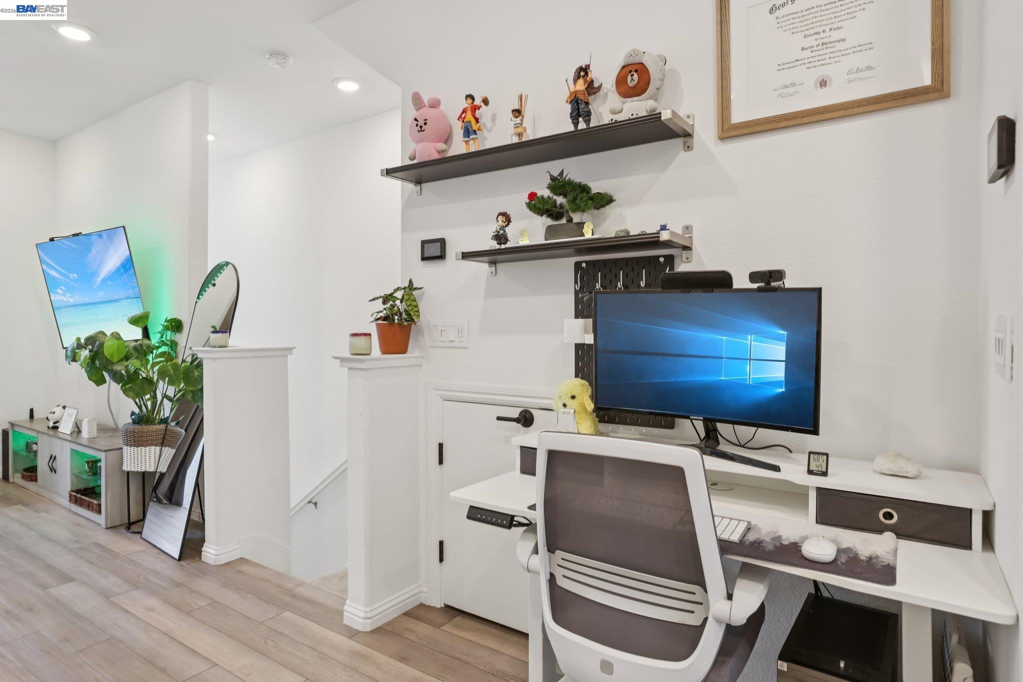 Detail Gallery Image 8 of 26 For 2870 Derbyline Ln, Alameda,  CA 94501 - 2 Beds | 1/1 Baths