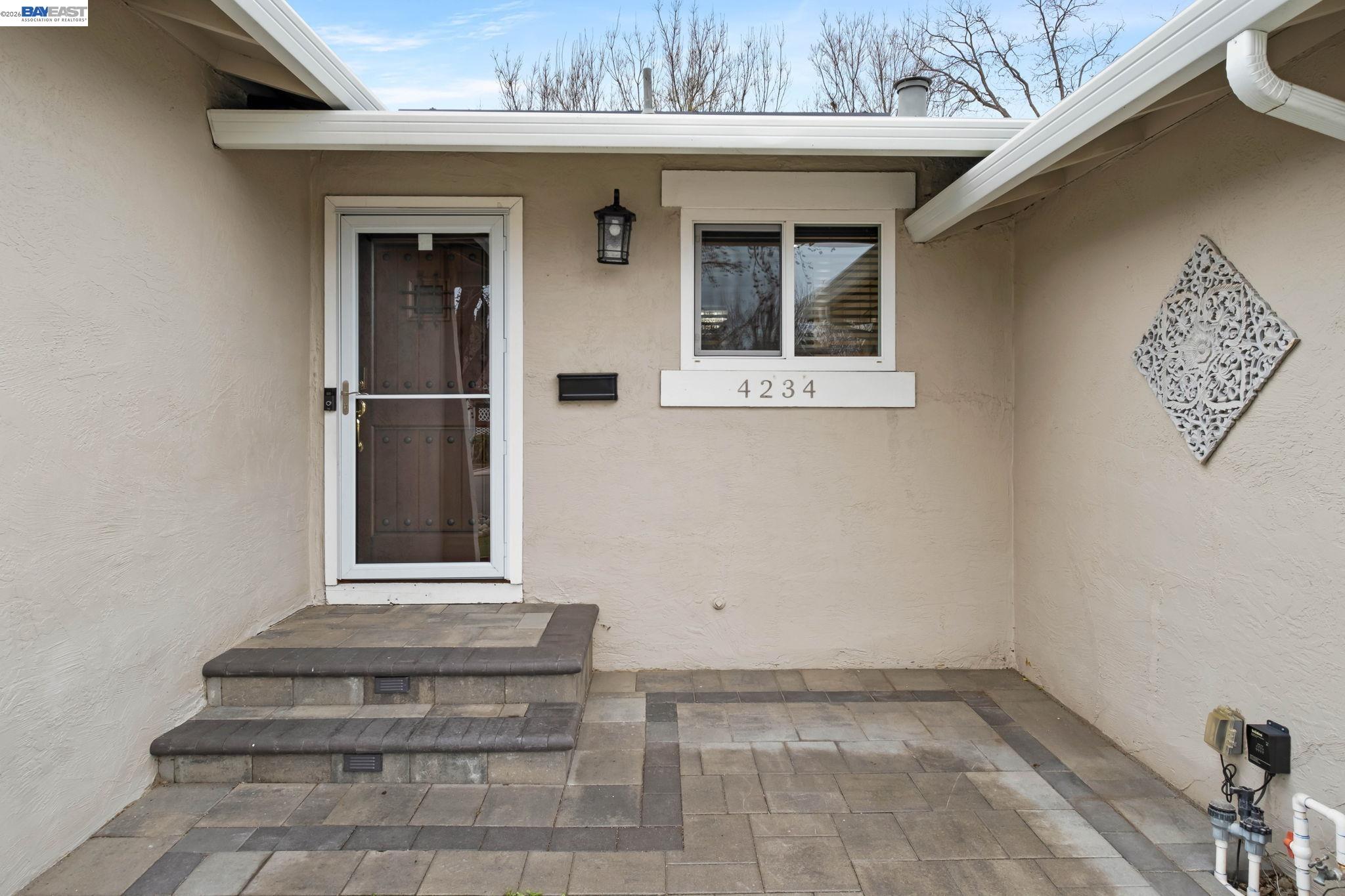 Detail Gallery Image 5 of 45 For 4234 Chapman Way, Pleasanton,  CA 94588-3961 - 4 Beds | 2 Baths