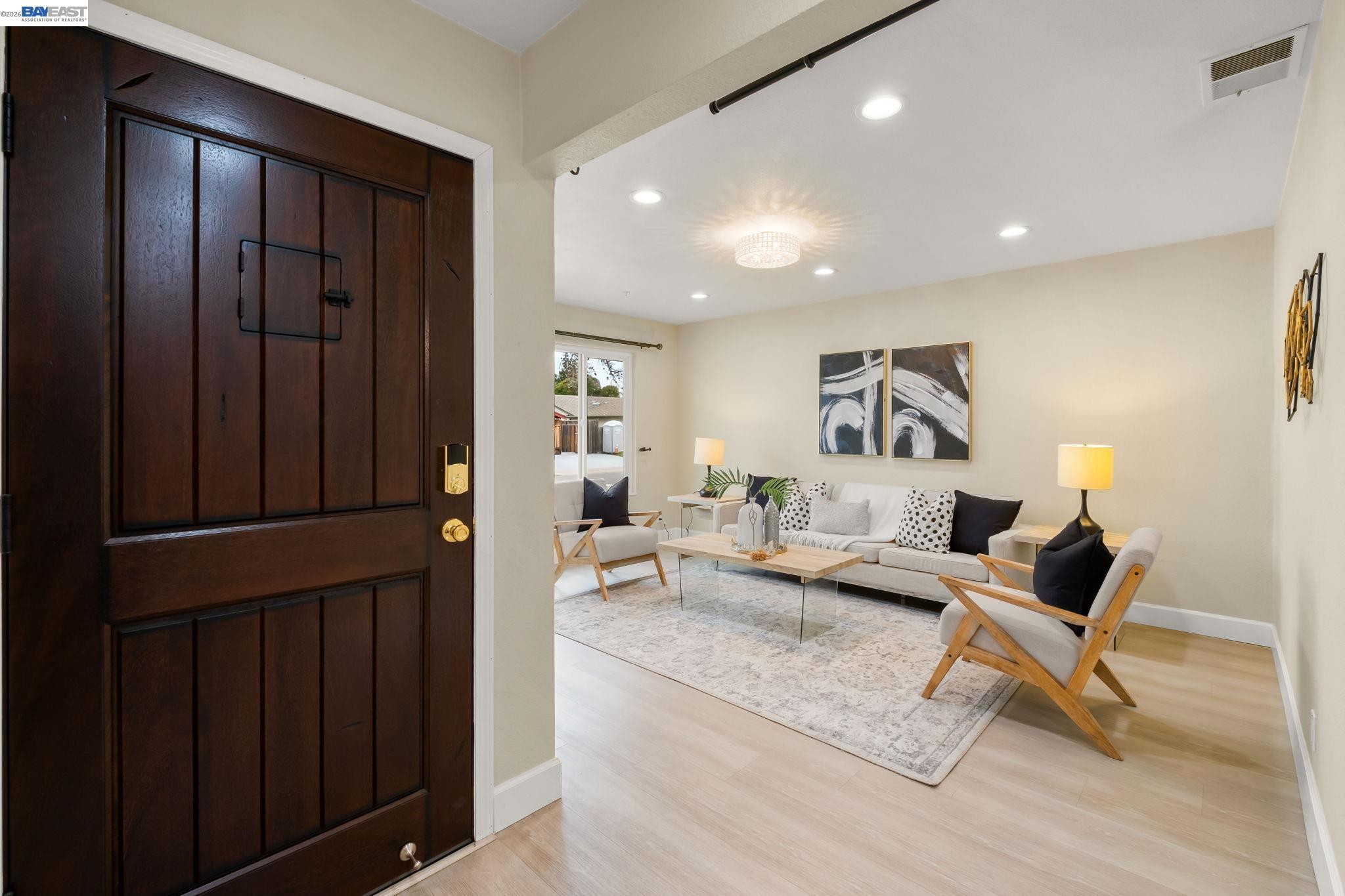 Detail Gallery Image 6 of 45 For 4234 Chapman Way, Pleasanton,  CA 94588-3961 - 4 Beds | 2 Baths