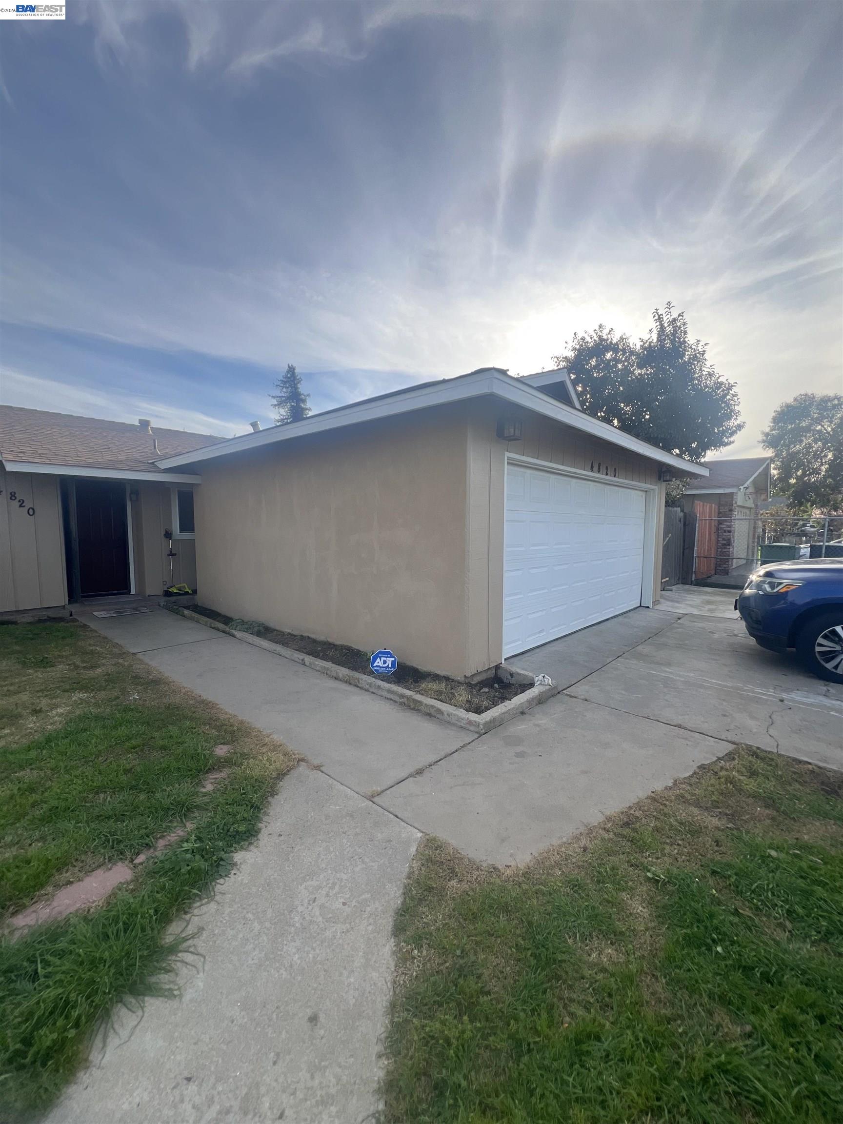 Detail Gallery Image 2 of 36 For 4820 Mcnary Court, Modesto,  CA 95357 - 3 Beds | 2 Baths