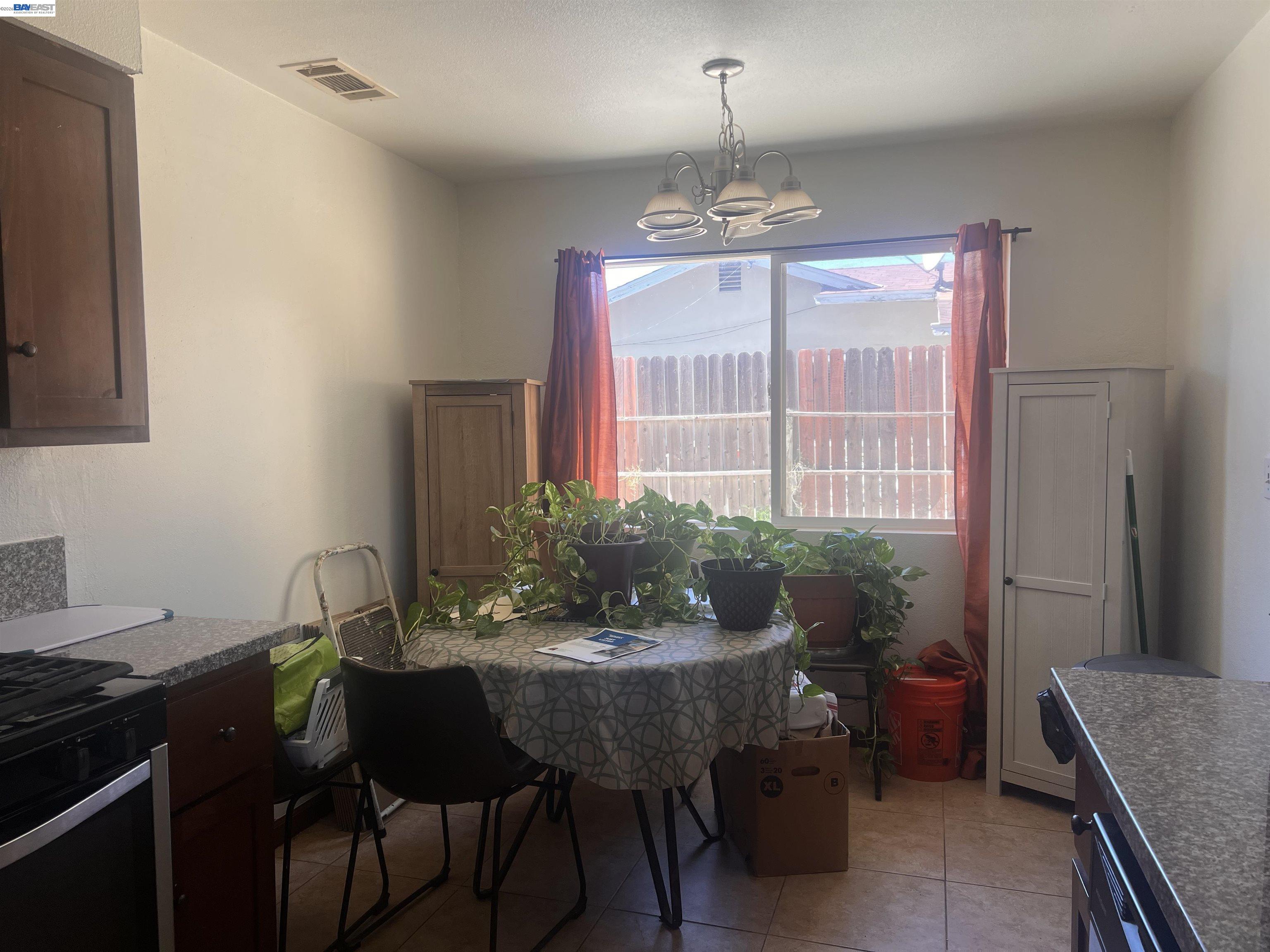 Detail Gallery Image 11 of 49 For 4820 Mcnary Court, Modesto,  CA 95357 - 3 Beds | 2 Baths