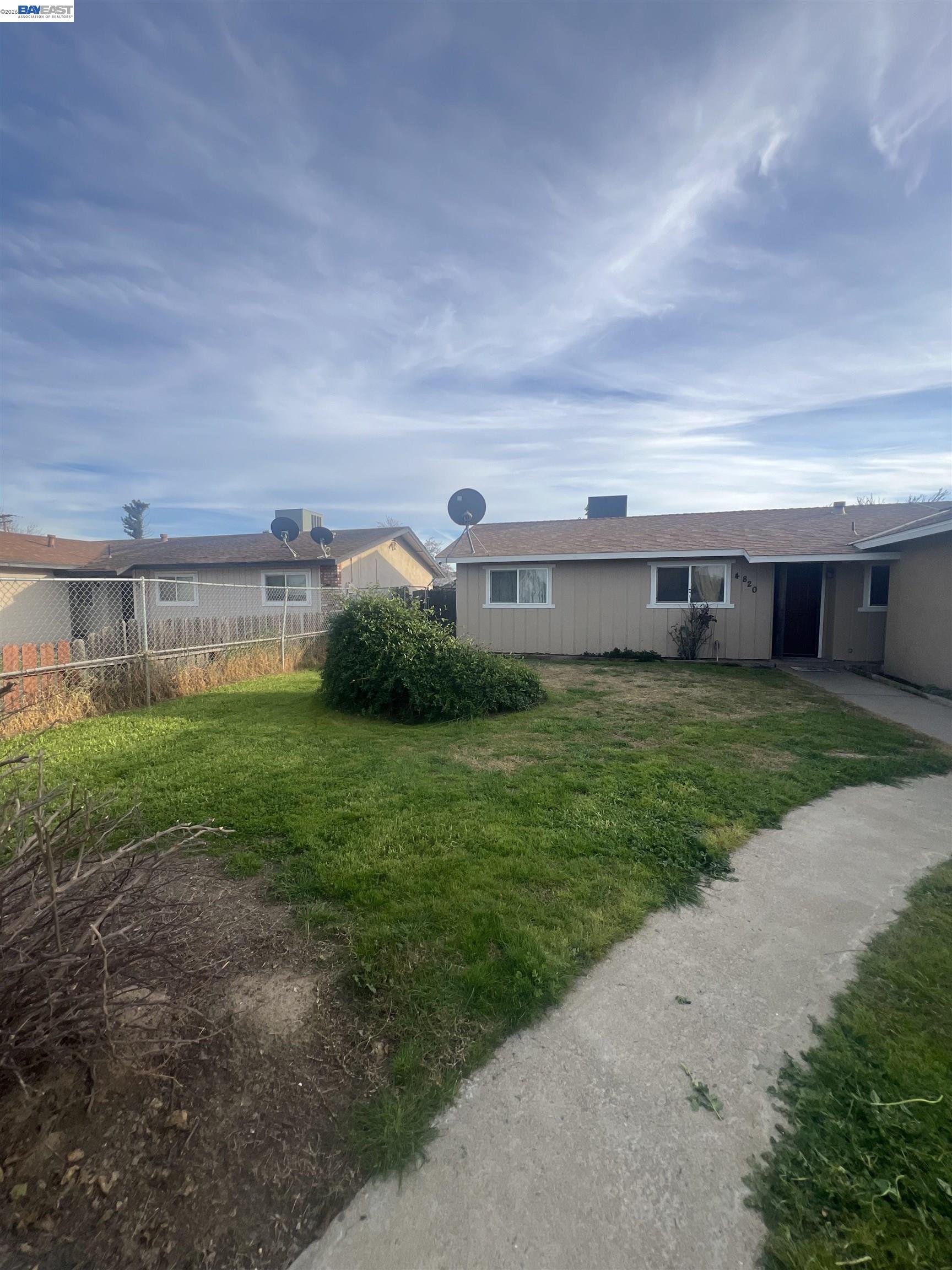 Detail Gallery Image 3 of 36 For 4820 Mcnary Court, Modesto,  CA 95357 - 3 Beds | 2 Baths