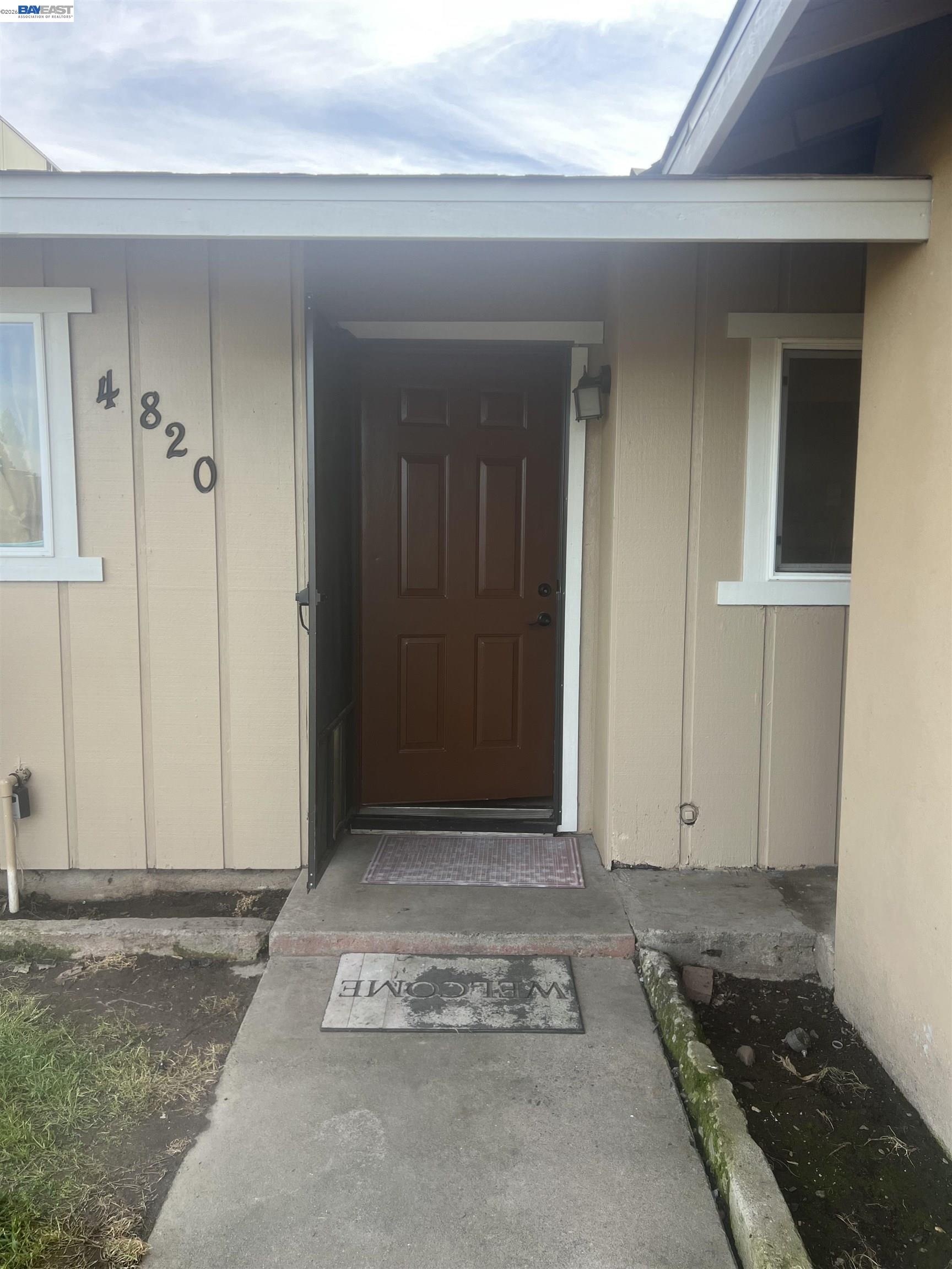 Detail Gallery Image 5 of 36 For 4820 Mcnary Court, Modesto,  CA 95357 - 3 Beds | 2 Baths