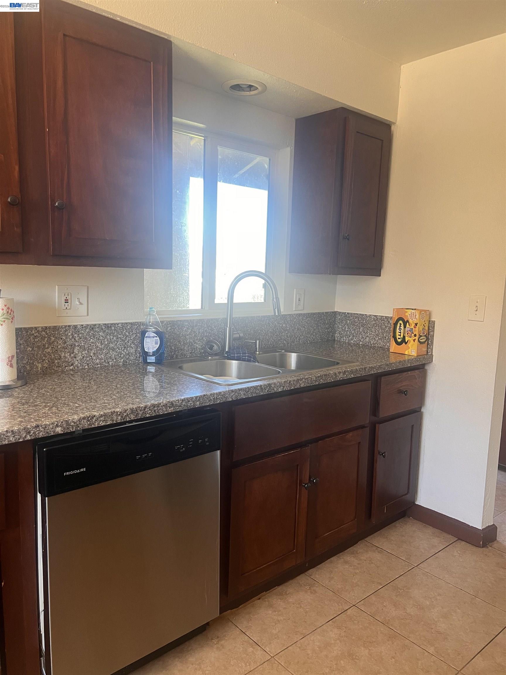 Detail Gallery Image 10 of 49 For 4820 Mcnary Court, Modesto,  CA 95357 - 3 Beds | 2 Baths