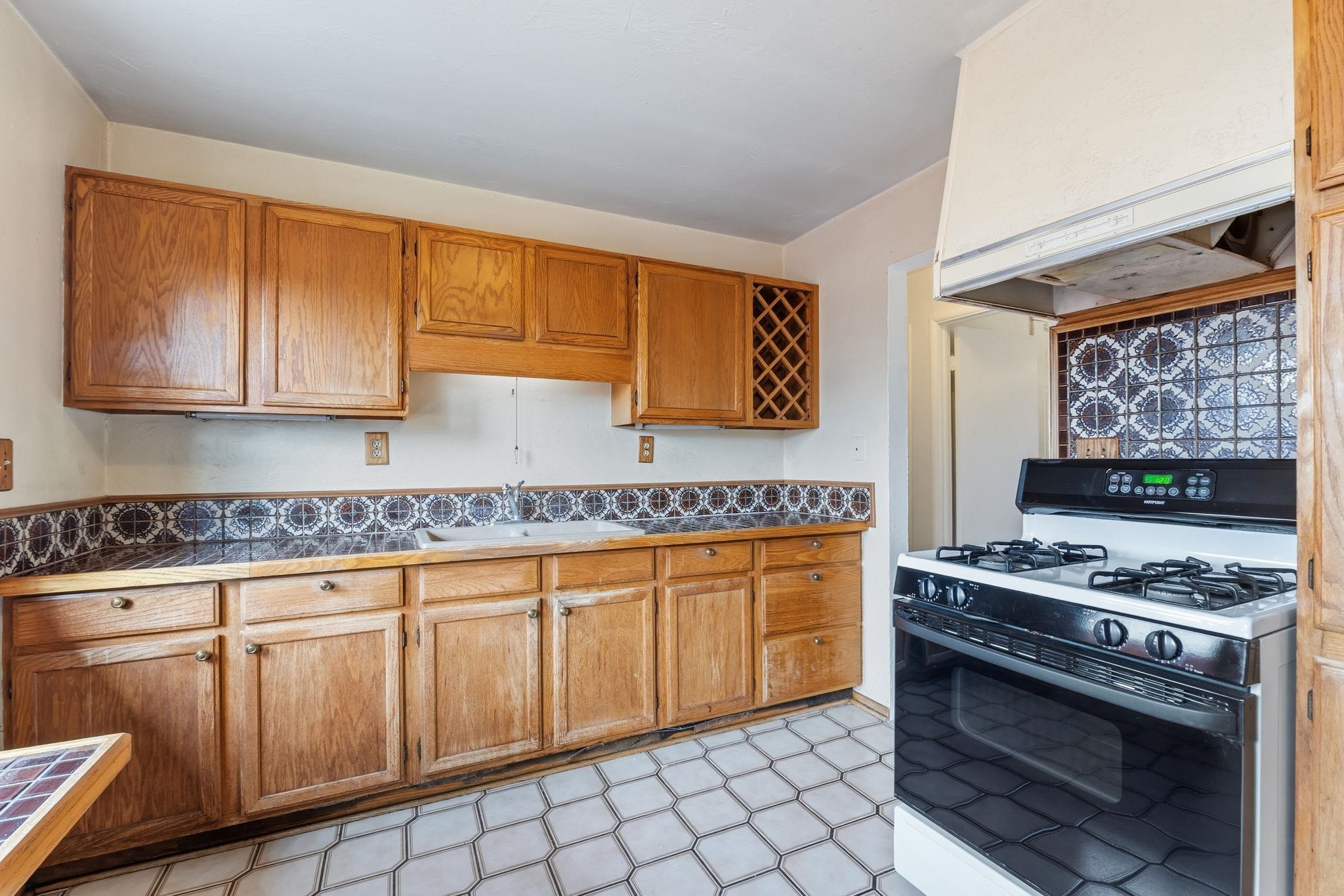 Detail Gallery Image 12 of 26 For 1609 Darwin St, Seaside,  CA 93955-4507 - 3 Beds | 1/1 Baths