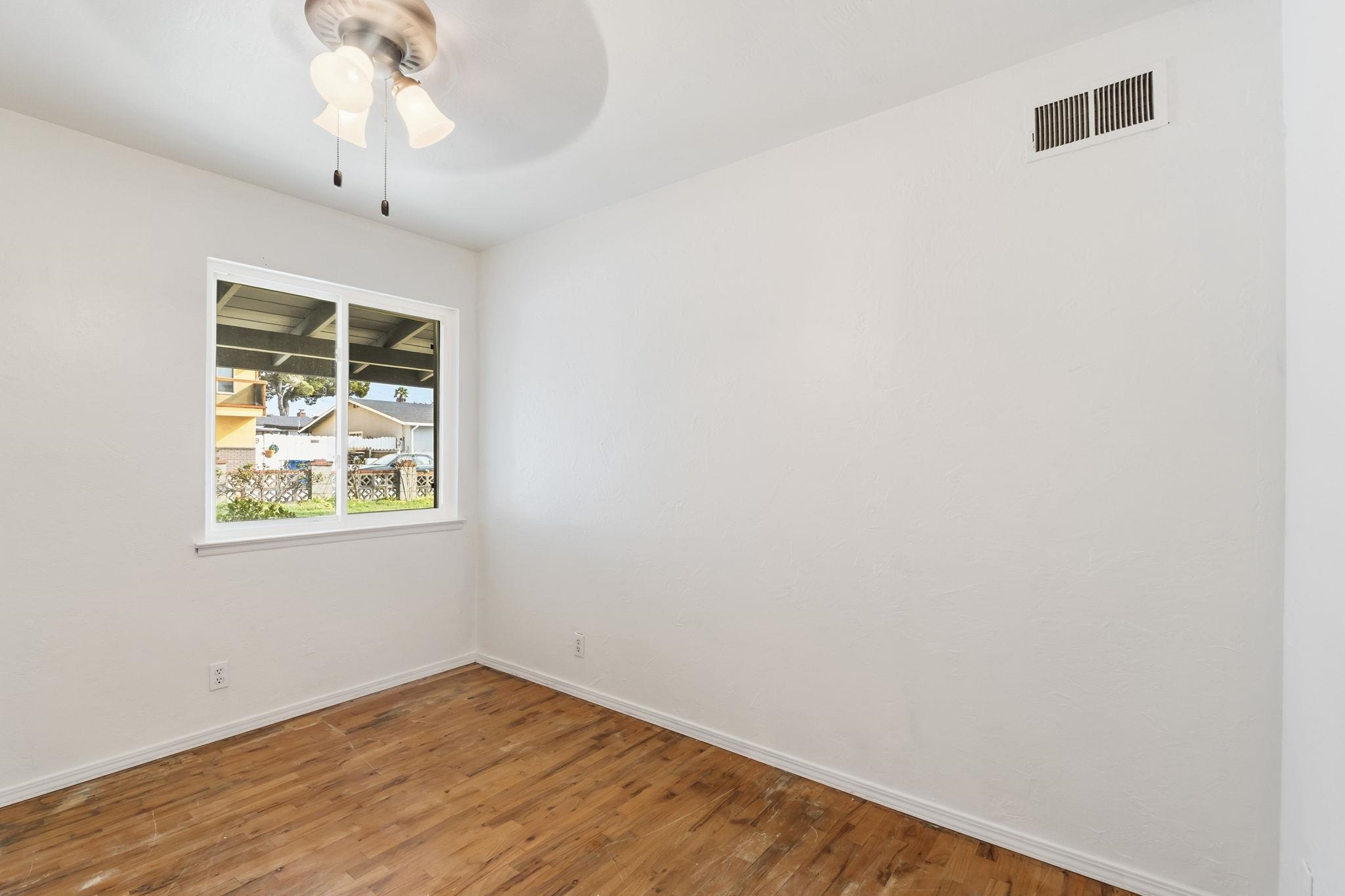 Detail Gallery Image 13 of 26 For 1609 Darwin St, Seaside,  CA 93955-4507 - 3 Beds | 1/1 Baths