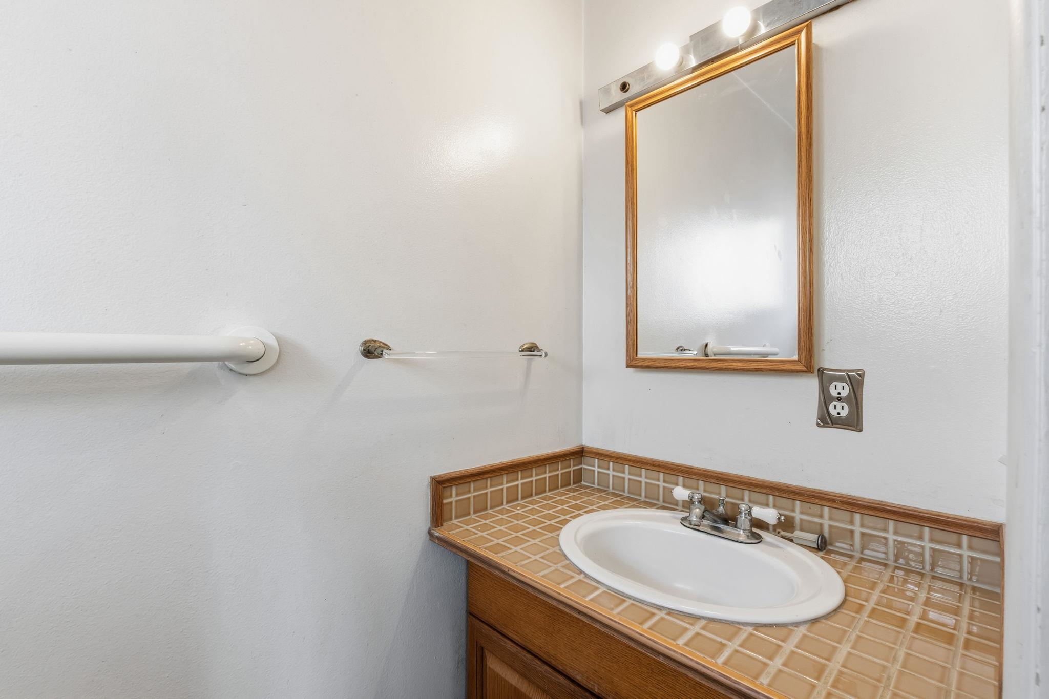 Detail Gallery Image 18 of 26 For 1609 Darwin St, Seaside,  CA 93955-4507 - 3 Beds | 1/1 Baths