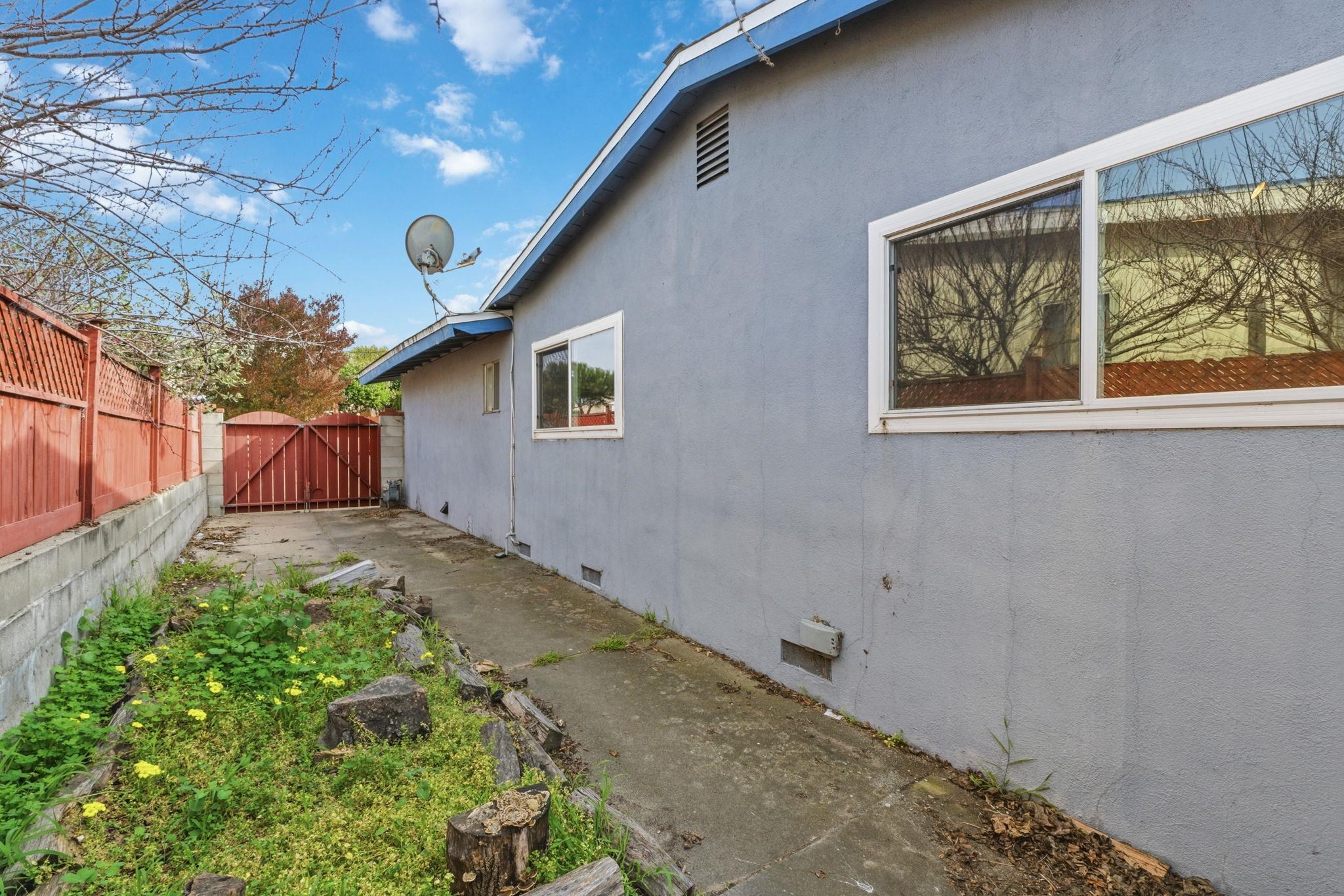 Detail Gallery Image 22 of 26 For 1609 Darwin St, Seaside,  CA 93955-4507 - 3 Beds | 1/1 Baths