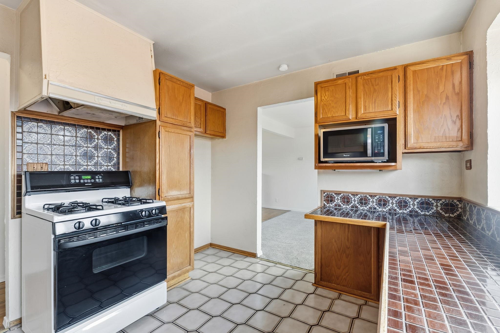 Detail Gallery Image 10 of 26 For 1609 Darwin St, Seaside,  CA 93955-4507 - 3 Beds | 1/1 Baths