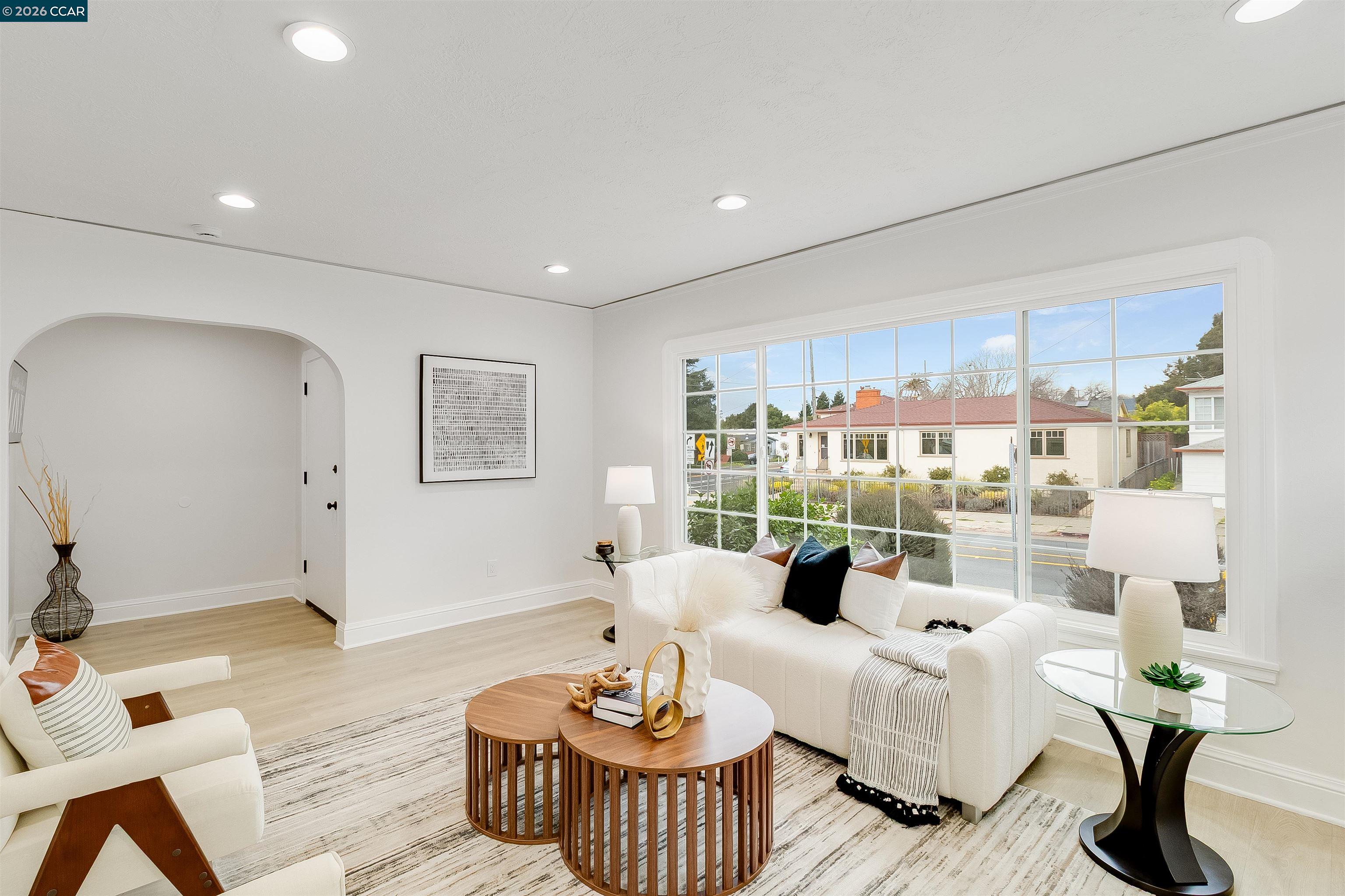 Detail Gallery Image 8 of 43 For 1604 Dwight Way, Berkeley,  CA 94703 - 2 Beds | 1 Baths