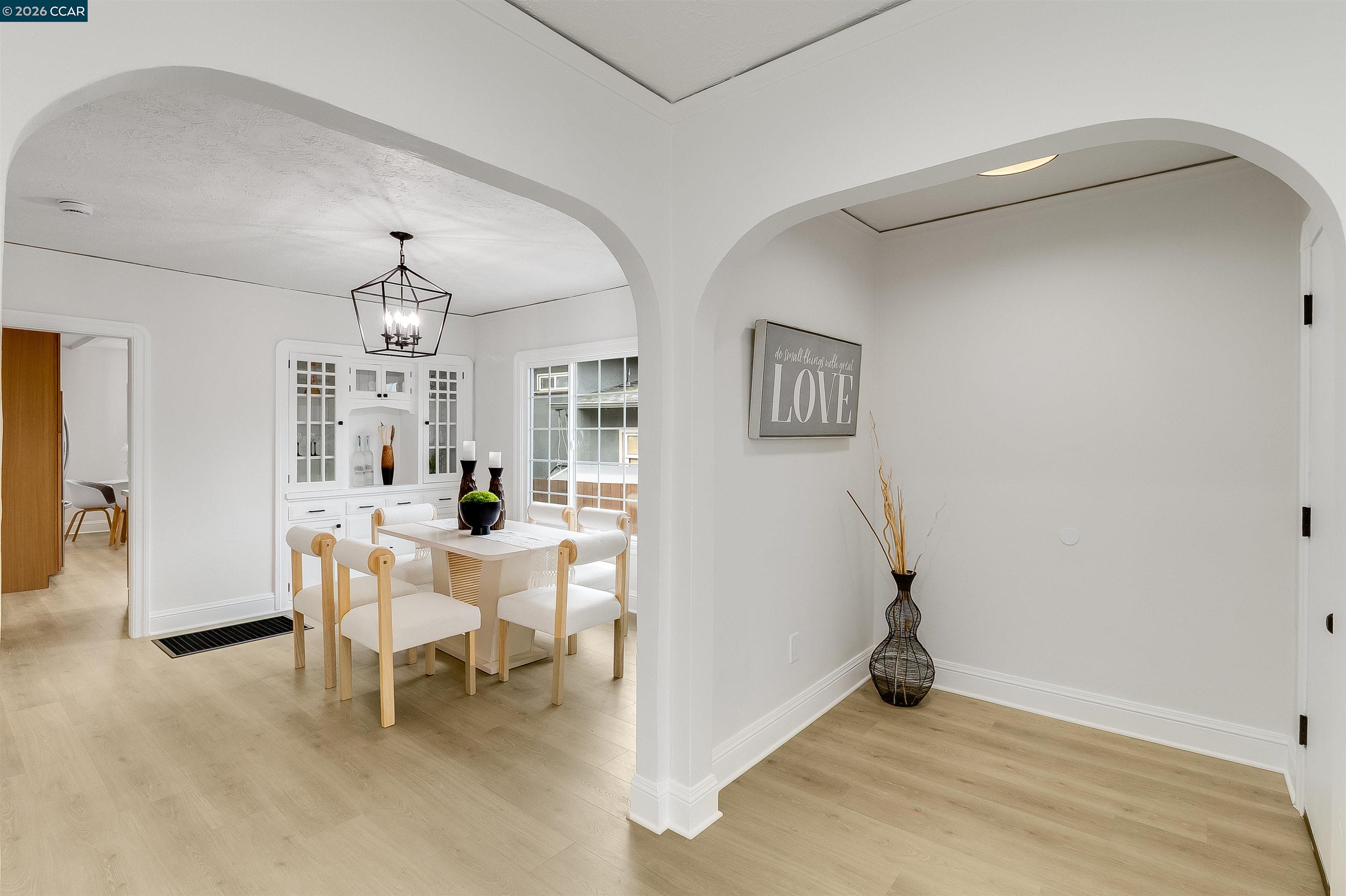 Detail Gallery Image 9 of 43 For 1604 Dwight Way, Berkeley,  CA 94703 - 2 Beds | 1 Baths