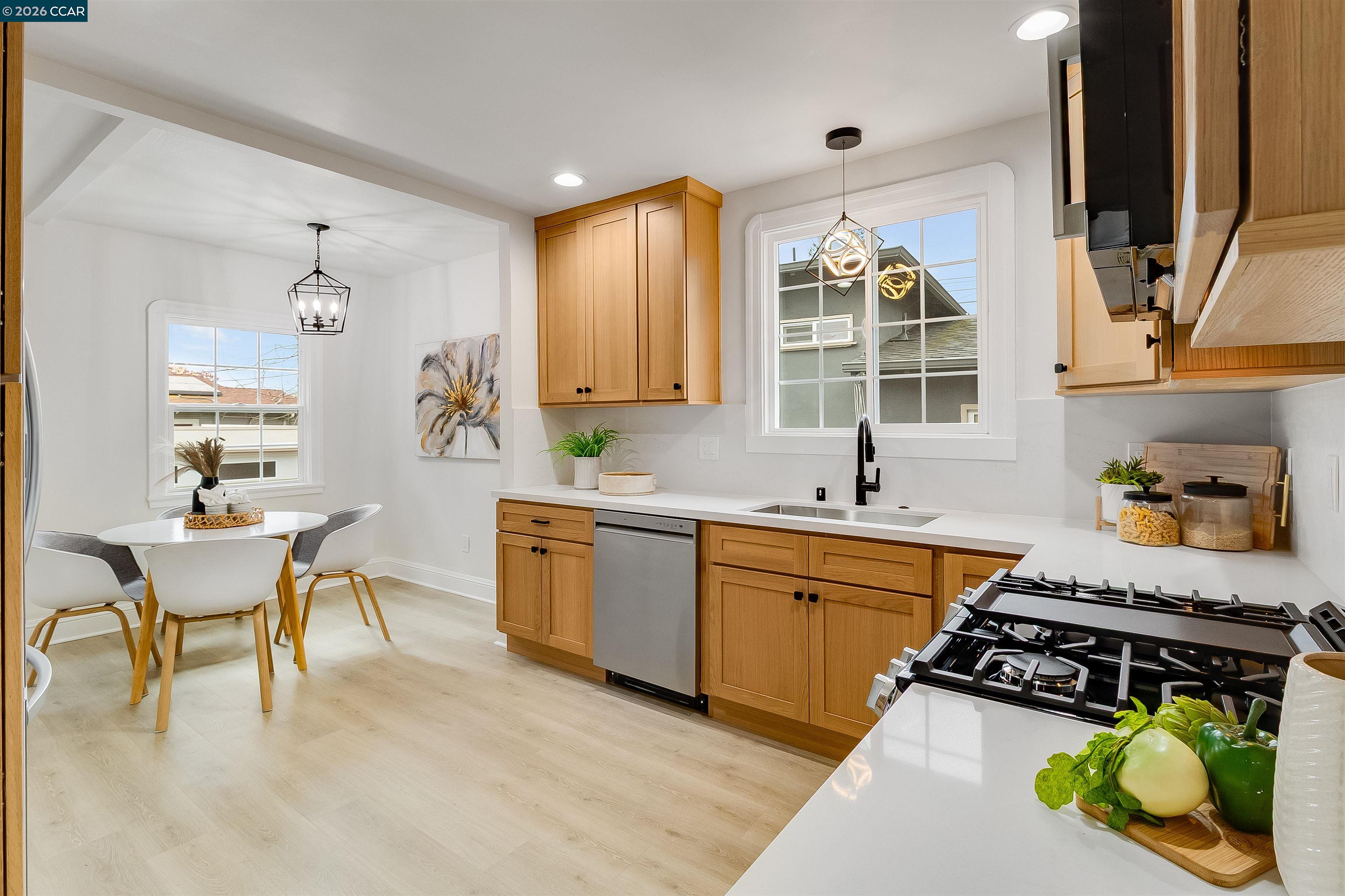Detail Gallery Image 12 of 43 For 1604 Dwight Way, Berkeley,  CA 94703 - 2 Beds | 1 Baths