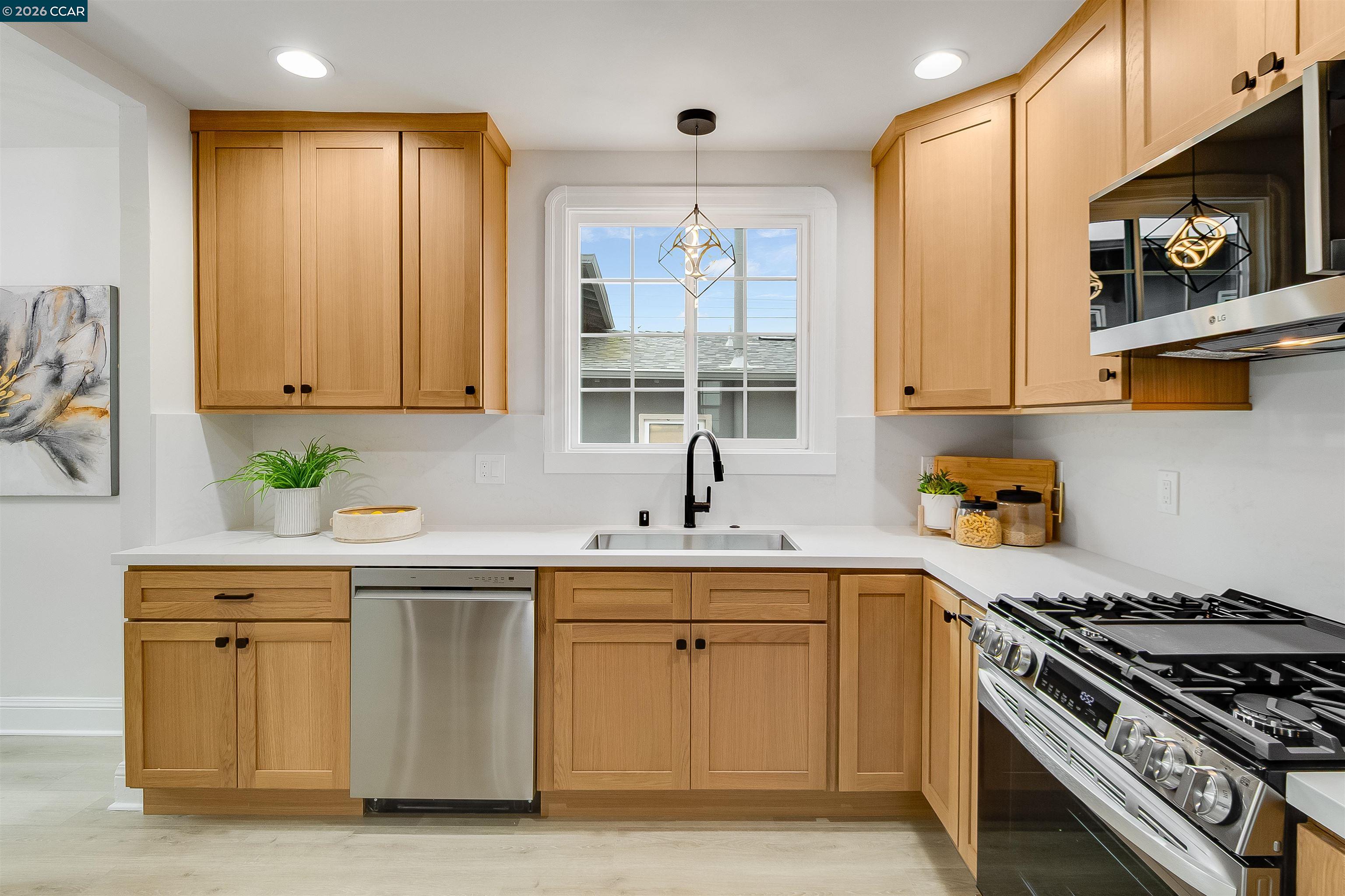 Detail Gallery Image 13 of 43 For 1604 Dwight Way, Berkeley,  CA 94703 - 2 Beds | 1 Baths