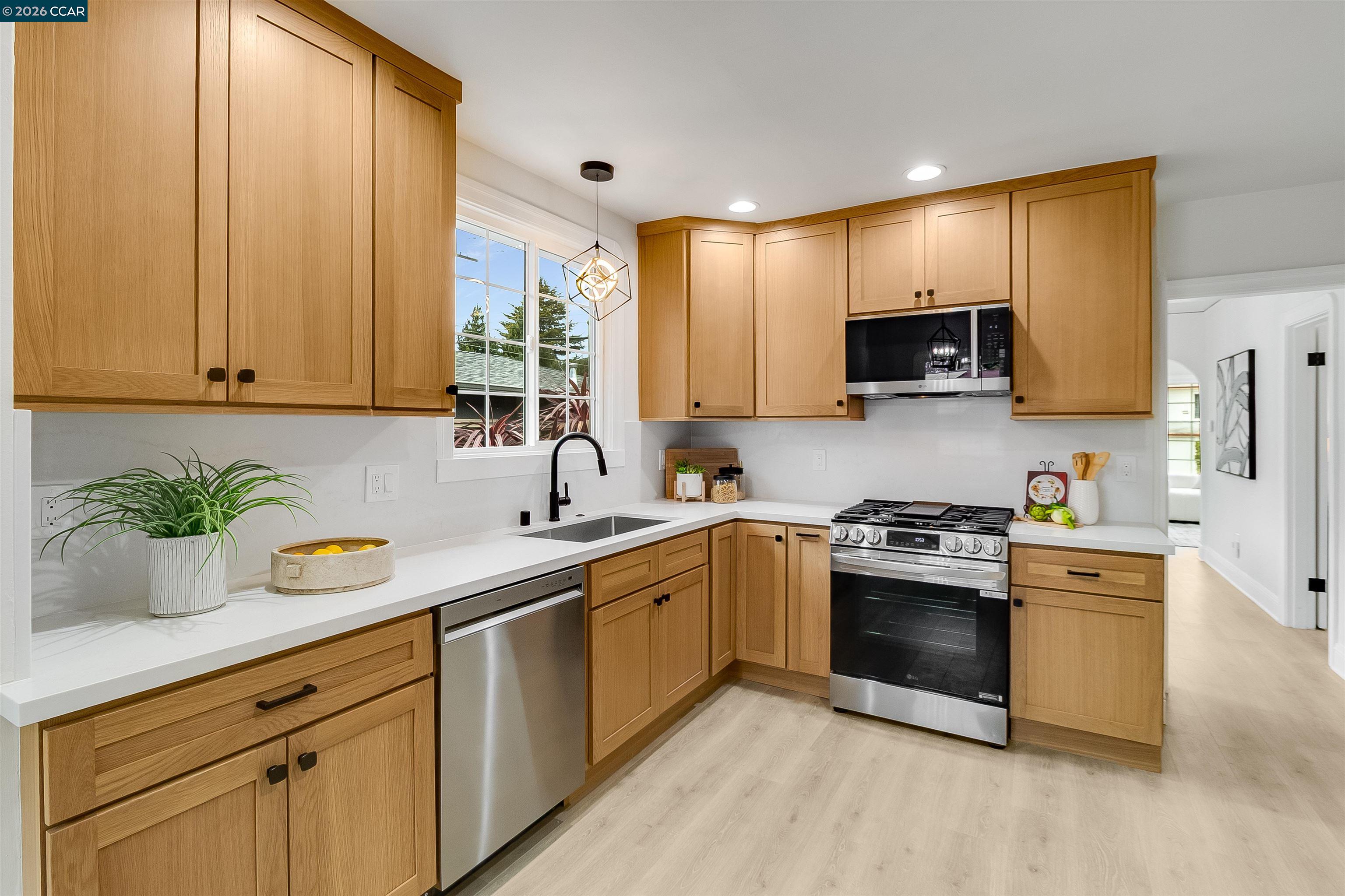 Detail Gallery Image 15 of 43 For 1604 Dwight Way, Berkeley,  CA 94703 - 2 Beds | 1 Baths