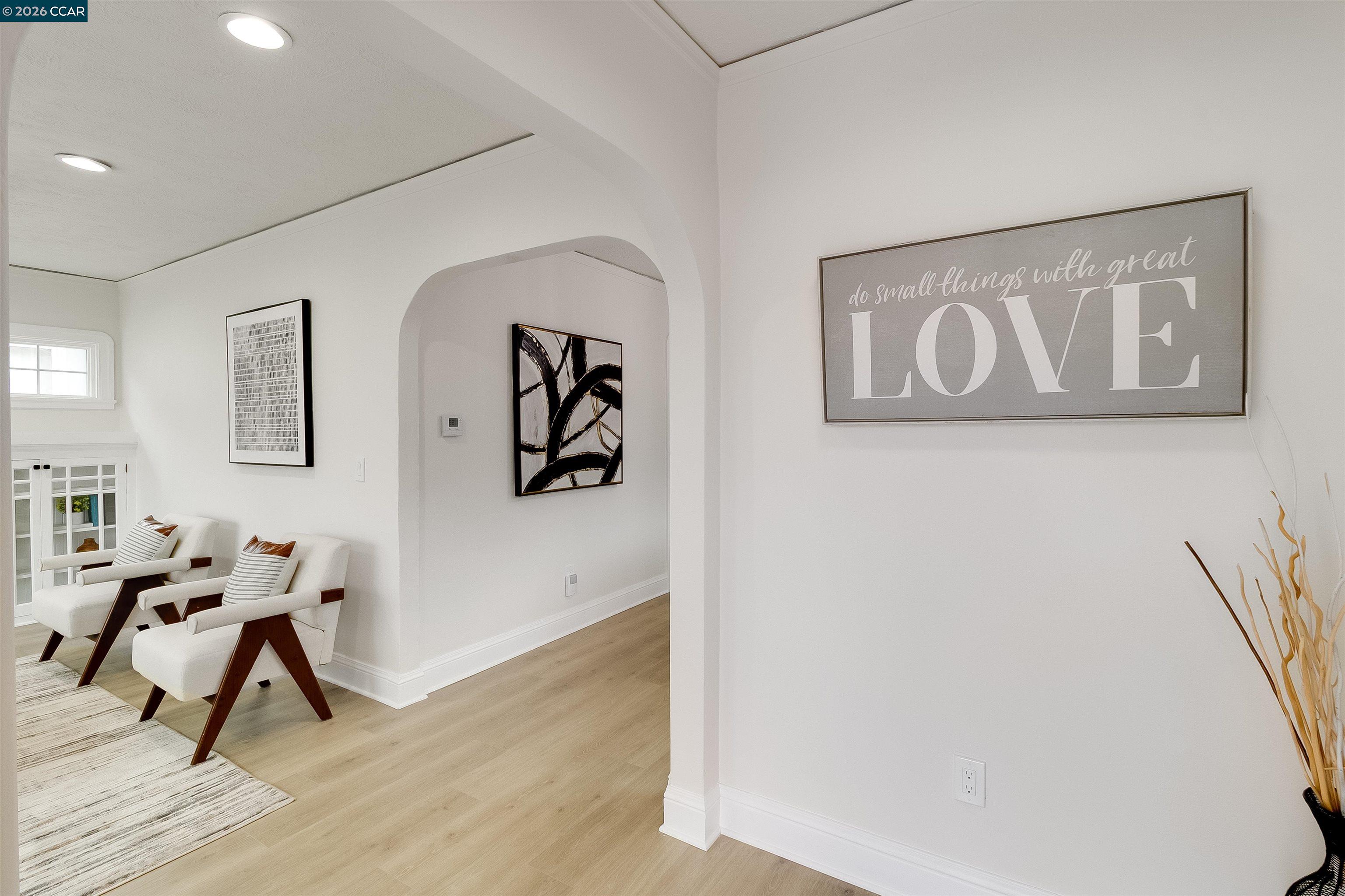 Detail Gallery Image 4 of 43 For 1604 Dwight Way, Berkeley,  CA 94703 - 2 Beds | 1 Baths