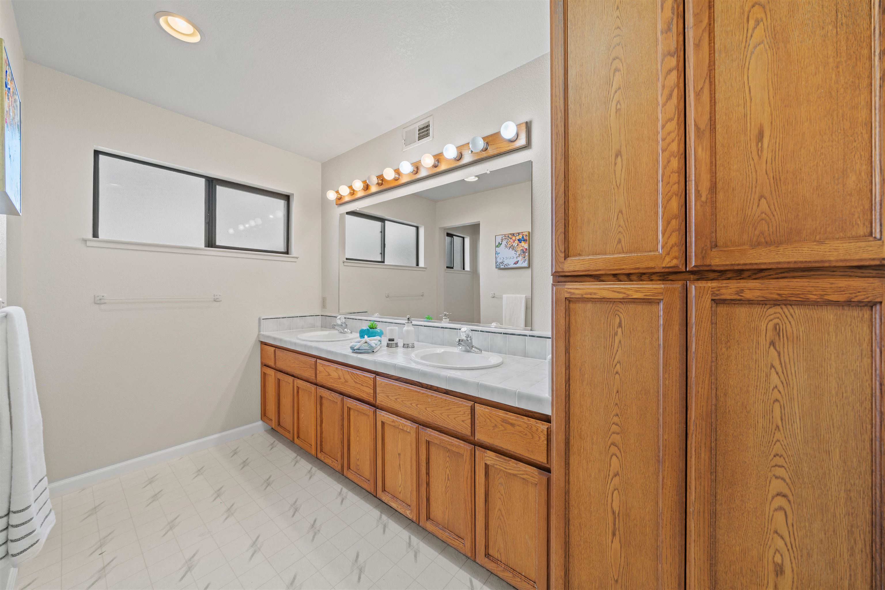 Detail Gallery Image 25 of 48 For 3393 Sutton Loop, Fremont,  CA 94536 - 4 Beds | 3 Baths