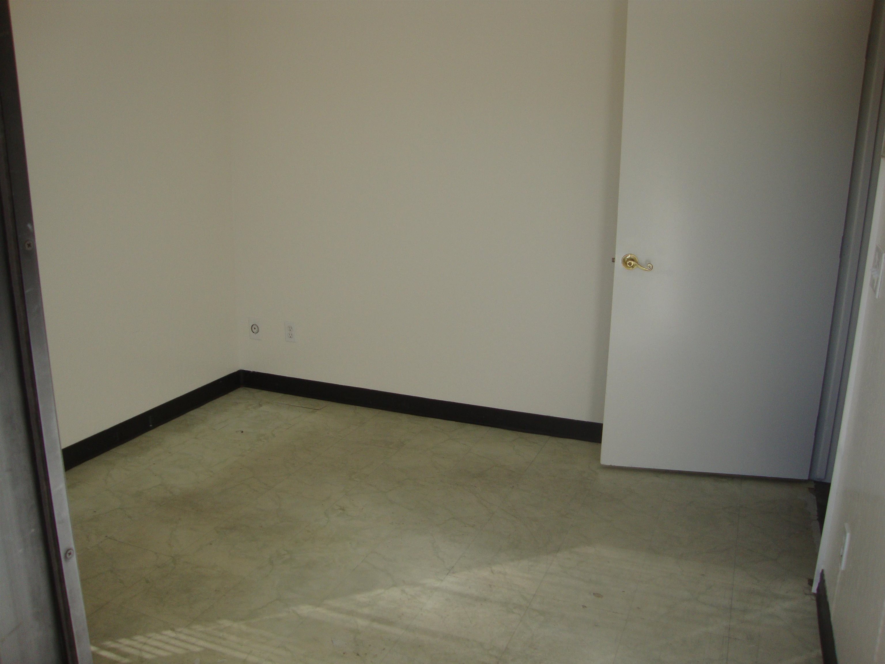 Detail Gallery Image 8 of 9 For 2519 W Winton Ave #2e, Hayward,  CA 94545 - – Beds | – Baths