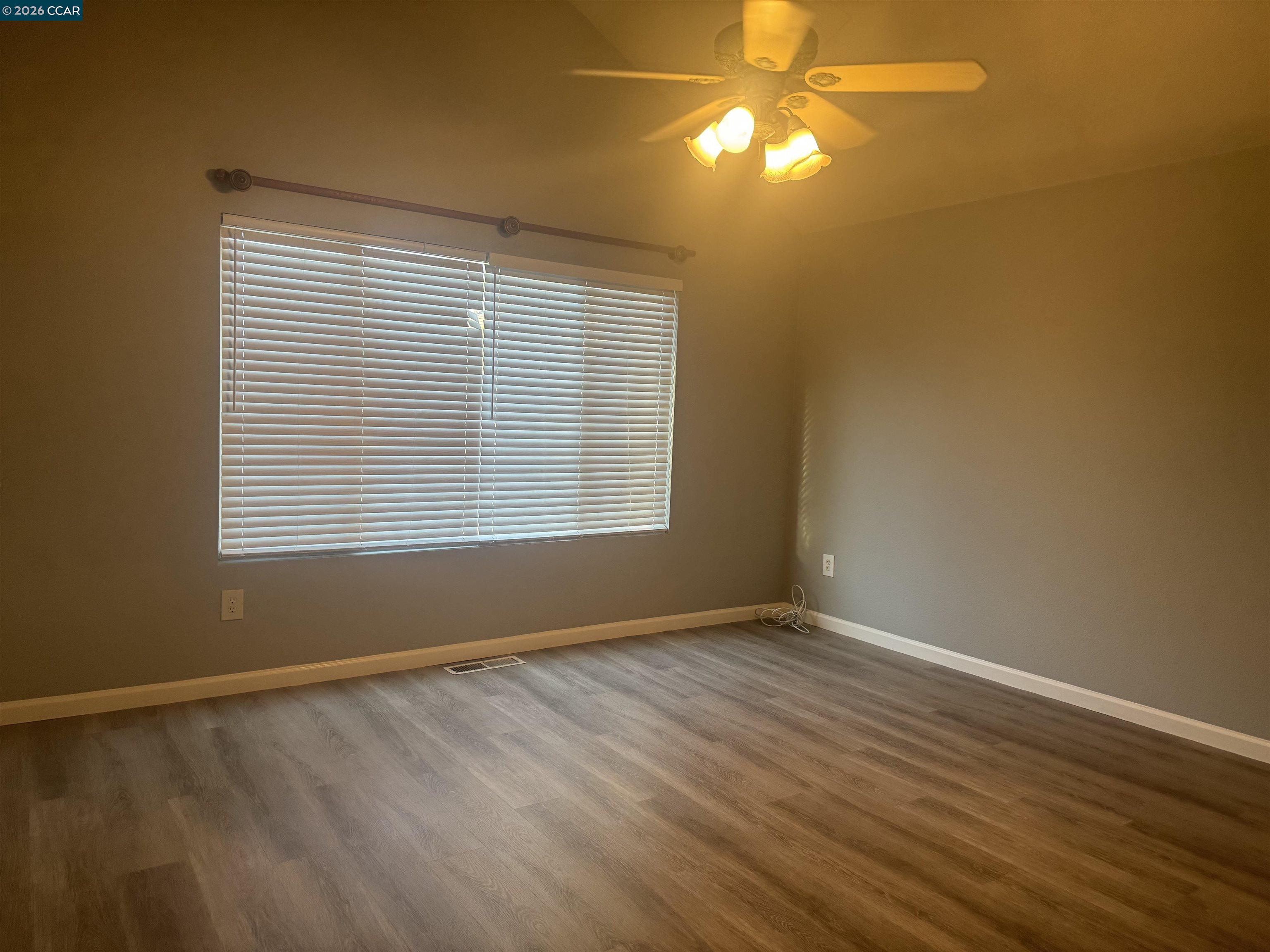 Detail Gallery Image 7 of 10 For 4504 Muledeer Ct, Antioch,  CA 94509 - 5 Beds | 3 Baths