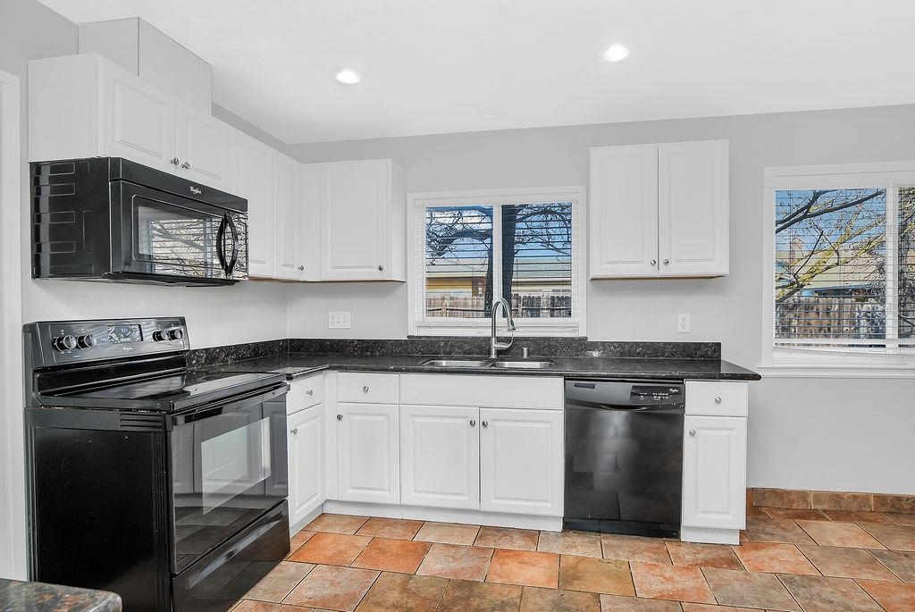 Detail Gallery Image 12 of 37 For 912 Rhine Way, Oakley,  CA 94561 - 4 Beds | 2/1 Baths