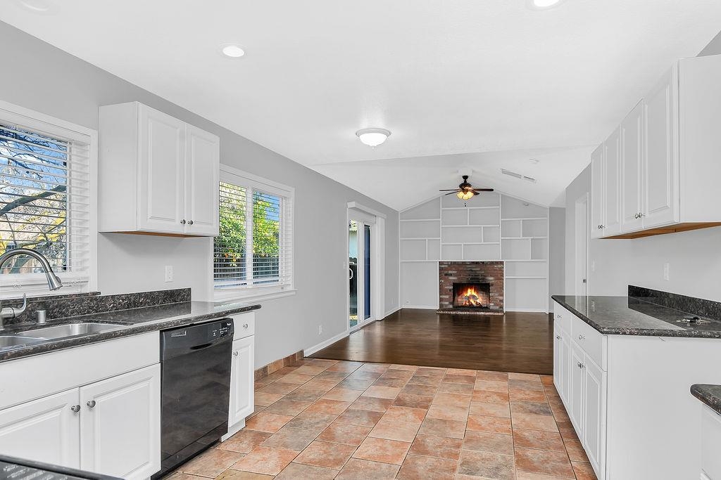 Detail Gallery Image 14 of 37 For 912 Rhine Way, Oakley,  CA 94561 - 4 Beds | 2/1 Baths