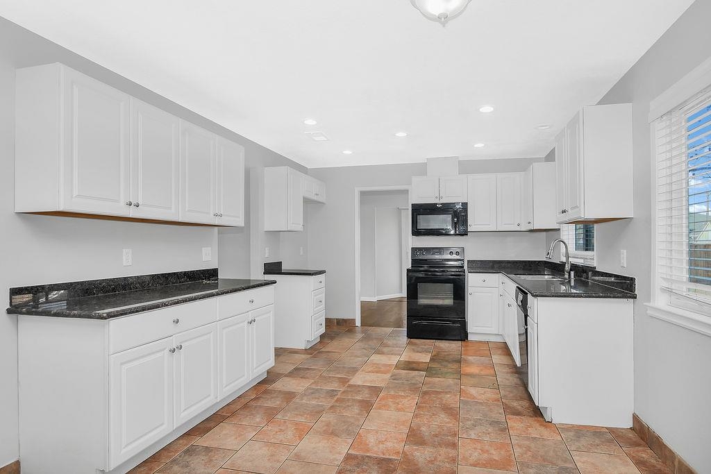 Detail Gallery Image 15 of 37 For 912 Rhine Way, Oakley,  CA 94561 - 4 Beds | 2/1 Baths