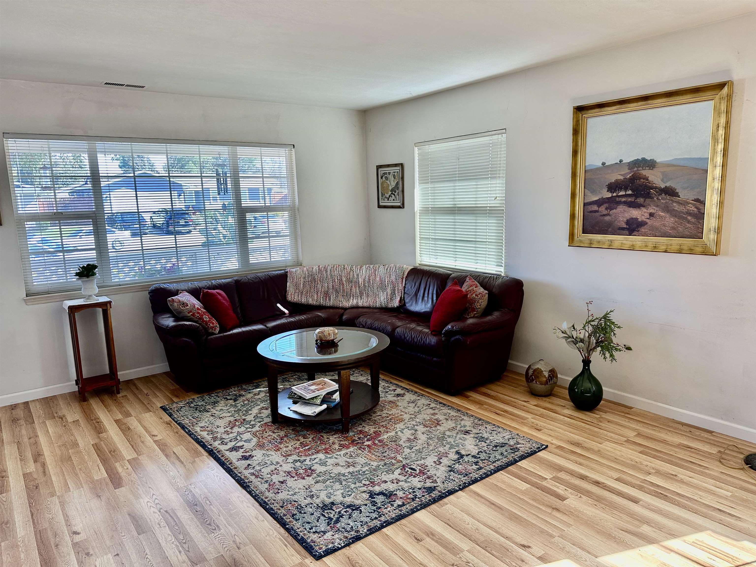 Detail Gallery Image 4 of 5 For 865 Bower Ct, Livermore,  CA 94550 - 3 Beds | 2 Baths